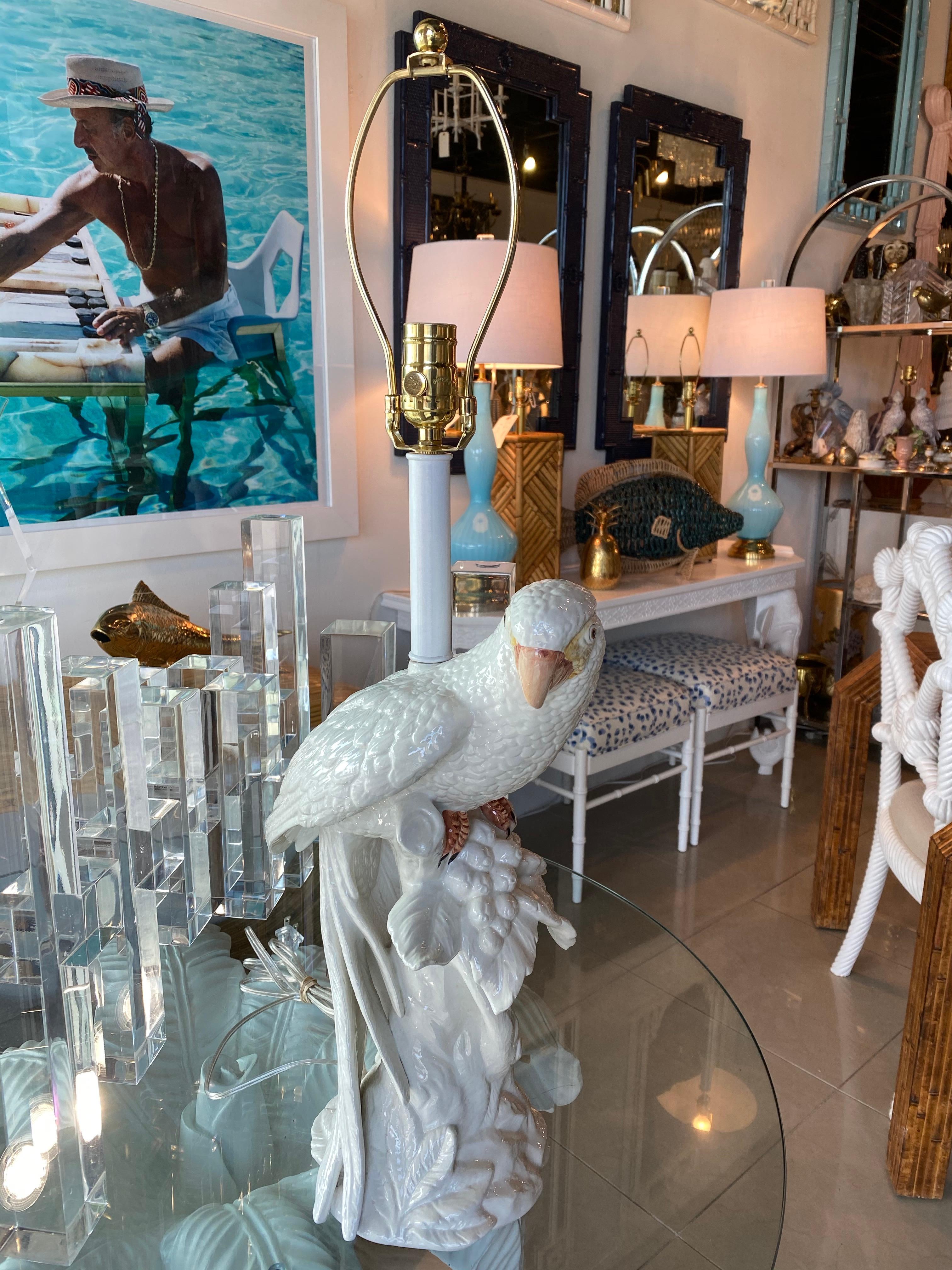 Vintage White Italian Ceramic Tropical Palm Beach Parrot Bird Table Lamp 3