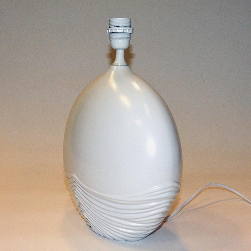 Vintage White Italian Oval Shaped Ceramic Tablelamp, 1980s For Sale 3