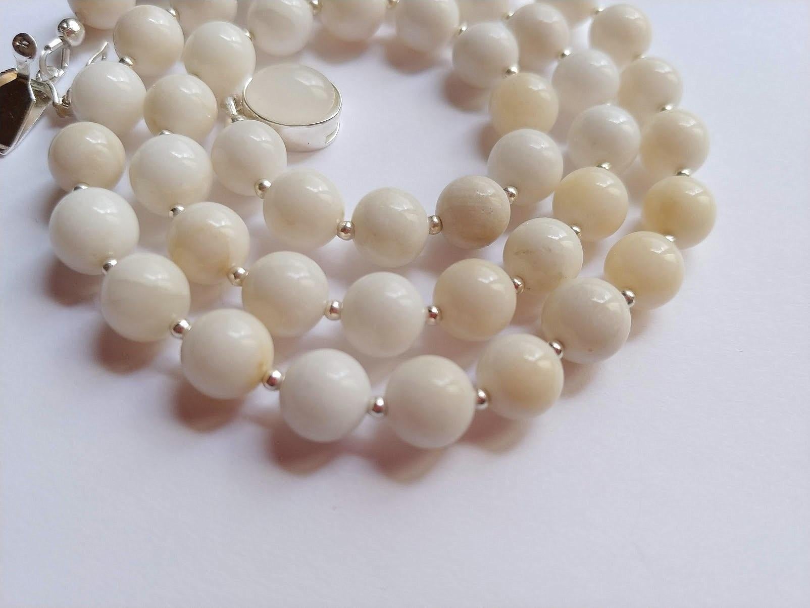 This is an extremely rare natural white jade necklace from an estate collection of approximately 1980 years.

The jade beads on this necklace are undyed natural white jade. Sometimes, this color is called 'mutton fat.' It is opaque with an oily