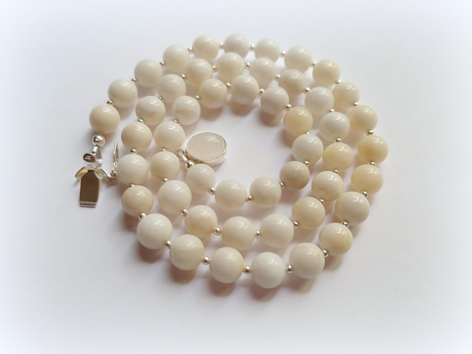 Bead Vintage White Jade Necklace For Sale