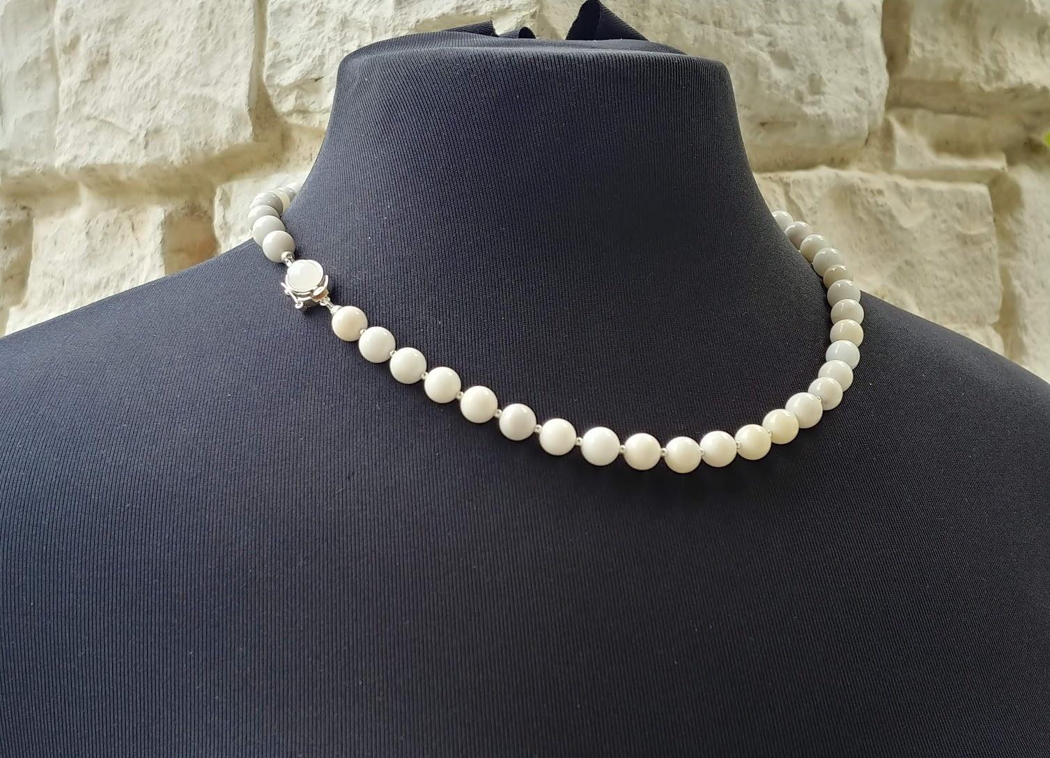 Women's Vintage White Jade Necklace For Sale