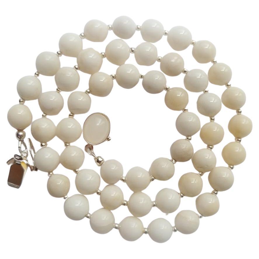 Vintage White Jade Necklace For Sale