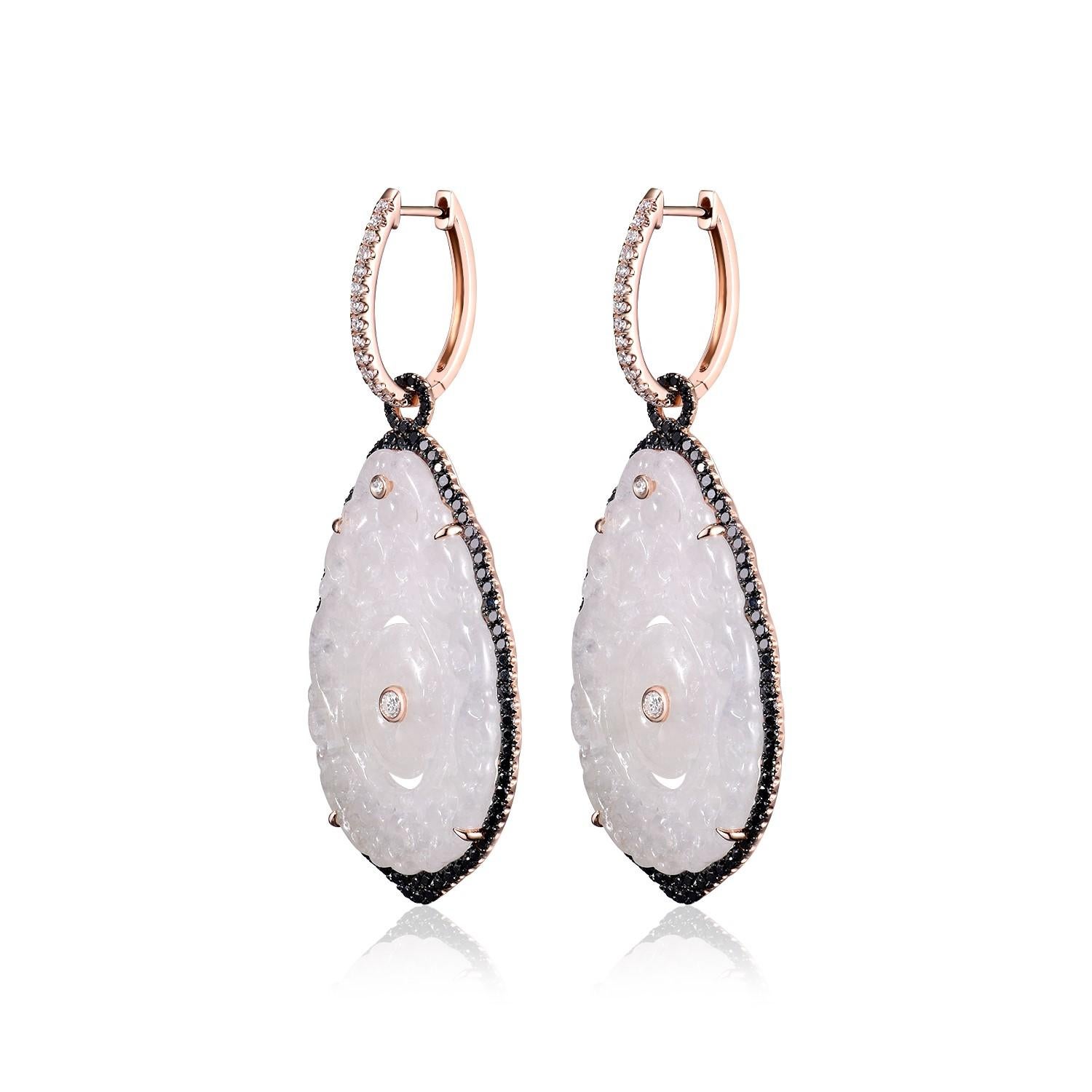 Die Vintage White Jadeit Diamond Drop Earrings aus 18 Karat Roségold sind ein wahrhaft fesselndes Paar Ohrringe, das zeitlose Schönheit und Eleganz ausstrahlt. Diese aus 18 Karat Roségold gefertigten Ohrringe sind mit einer Kombination aus erlesenen