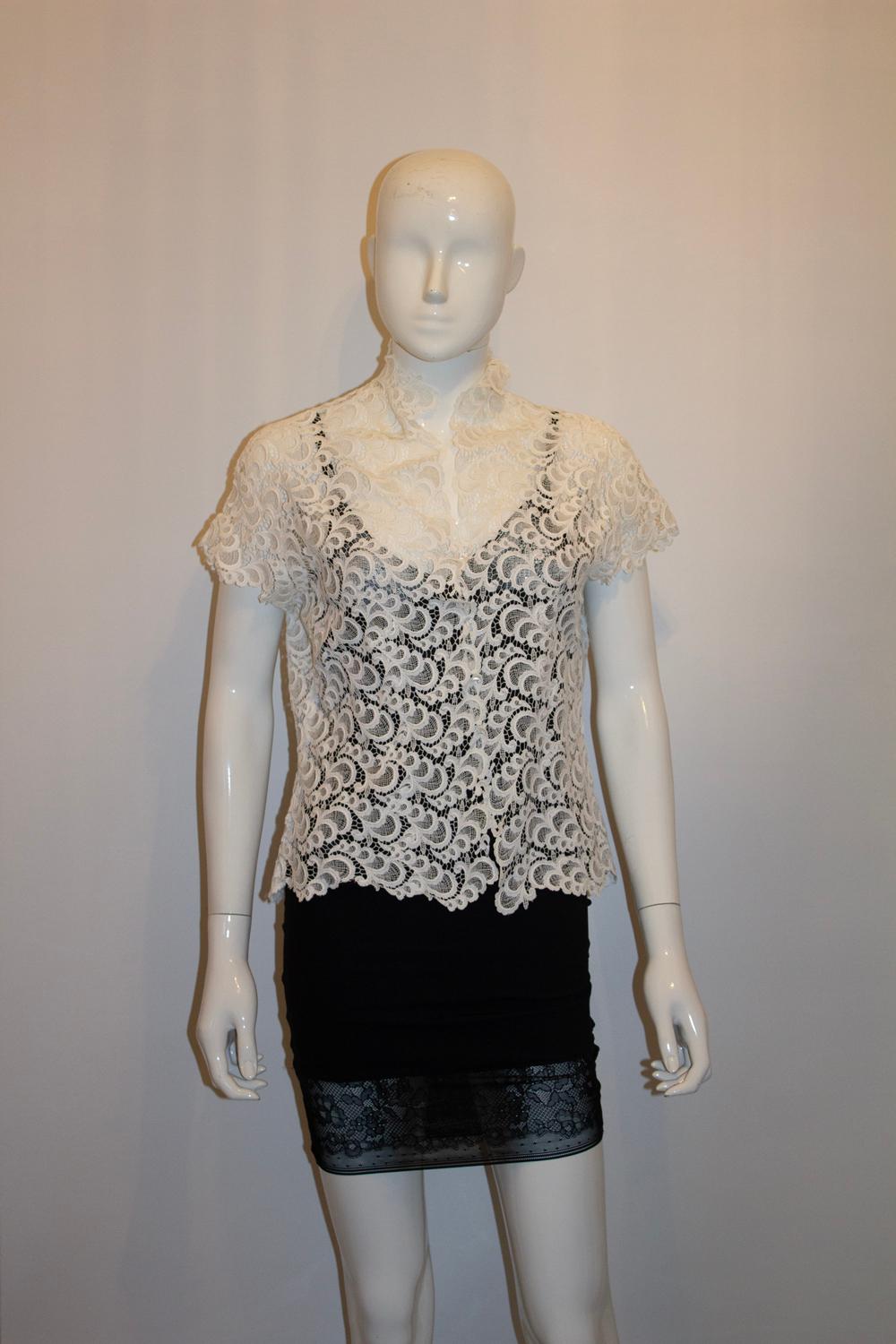 Donna Camicetta vintage in pizzo bianco in vendita