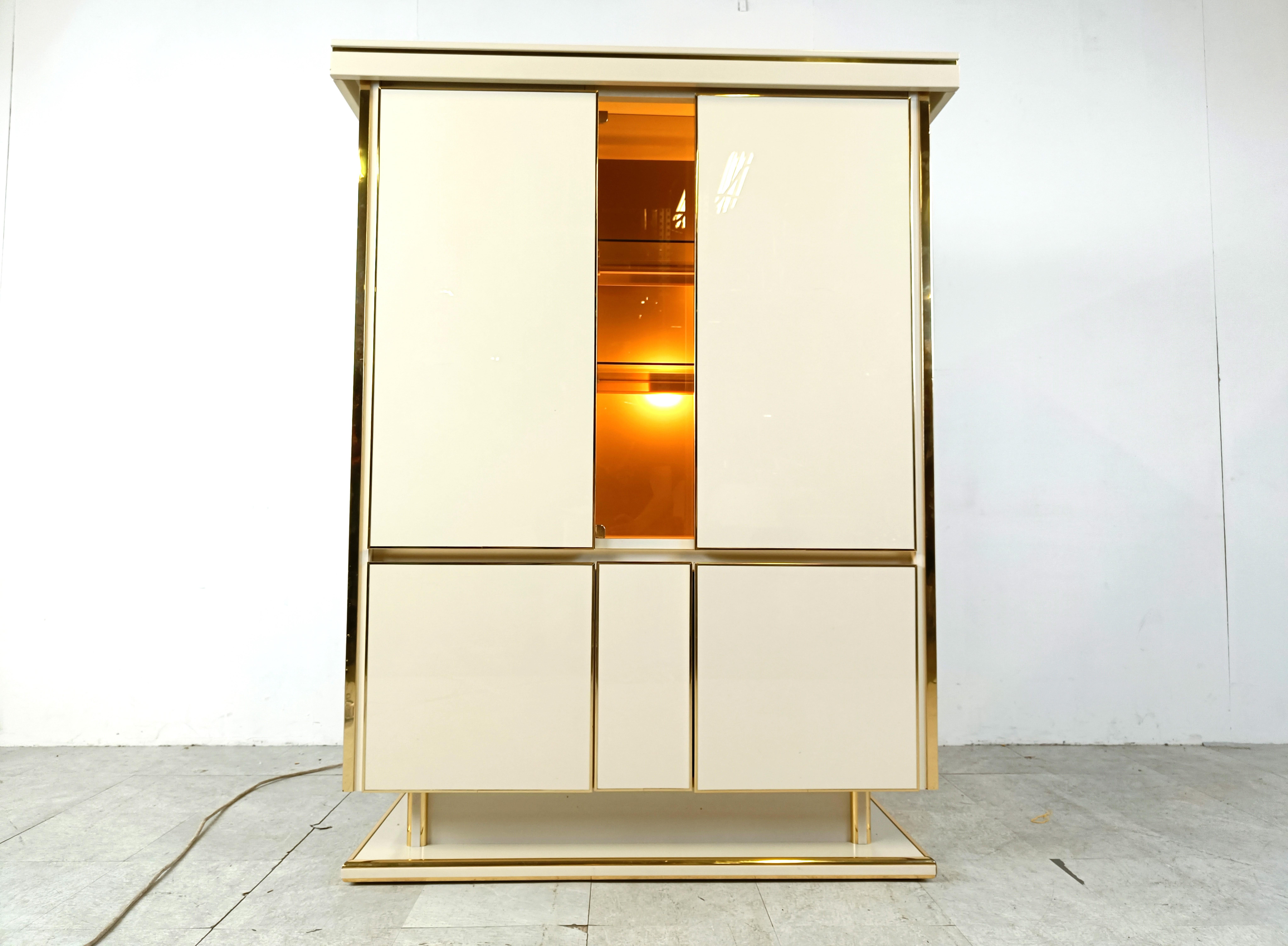 Vintage white lacquered bar cabinet, 1970s For Sale 3