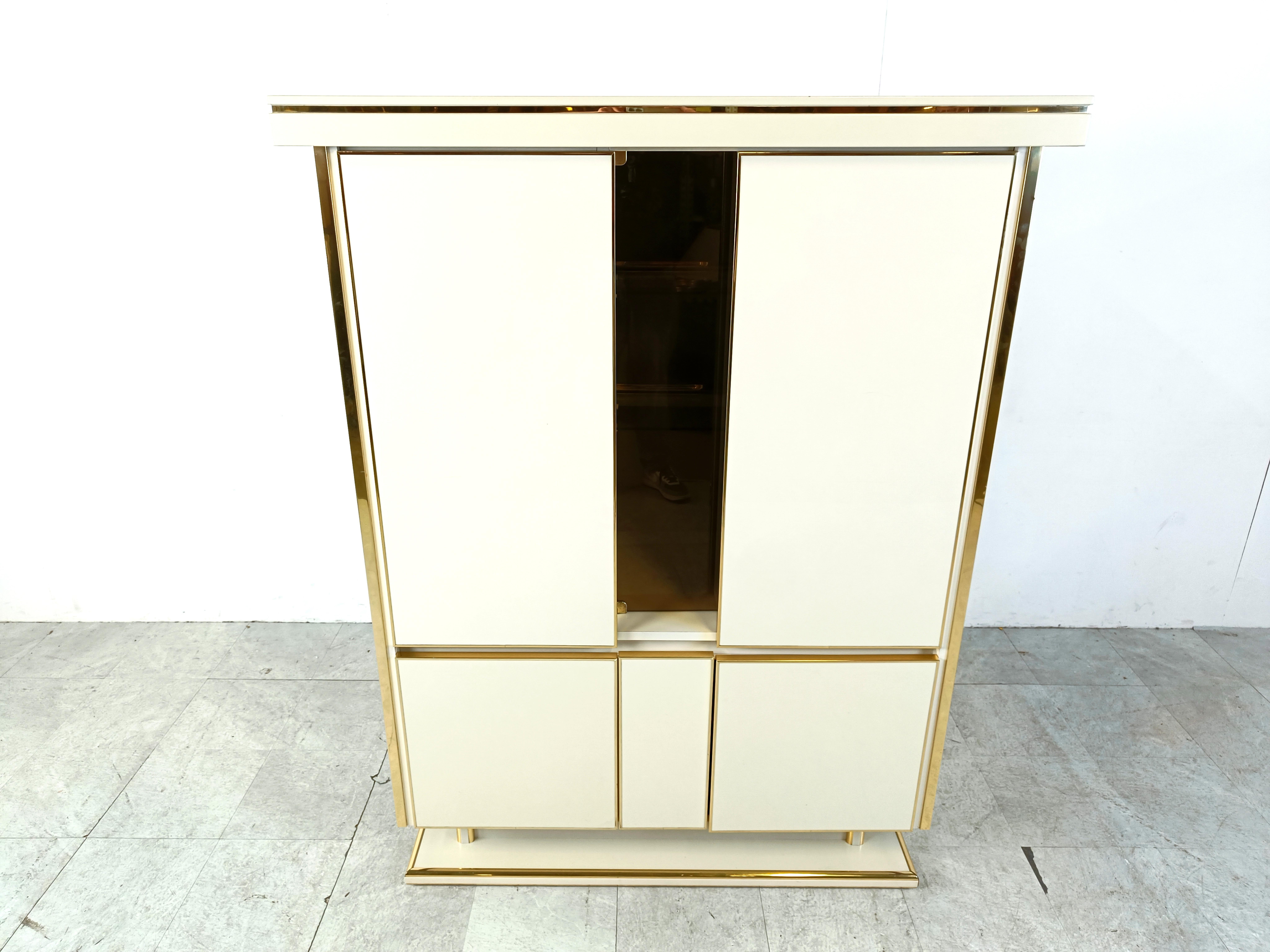 Hollywood Regency Vintage white lacquered bar cabinet, 1970s For Sale