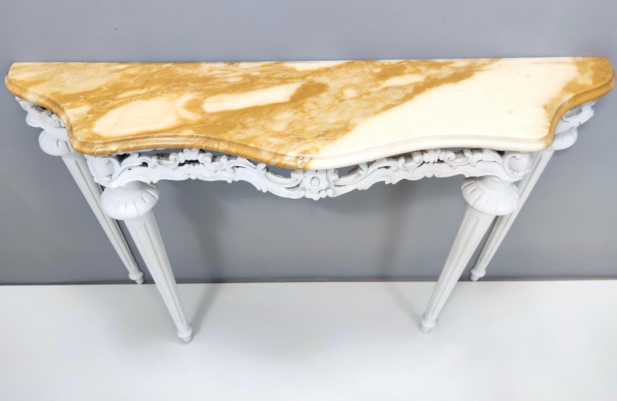Vintage White Lacquered Beech Console with Yellow Marble Top, Italy In Excellent Condition For Sale In Bresso, Lombardy