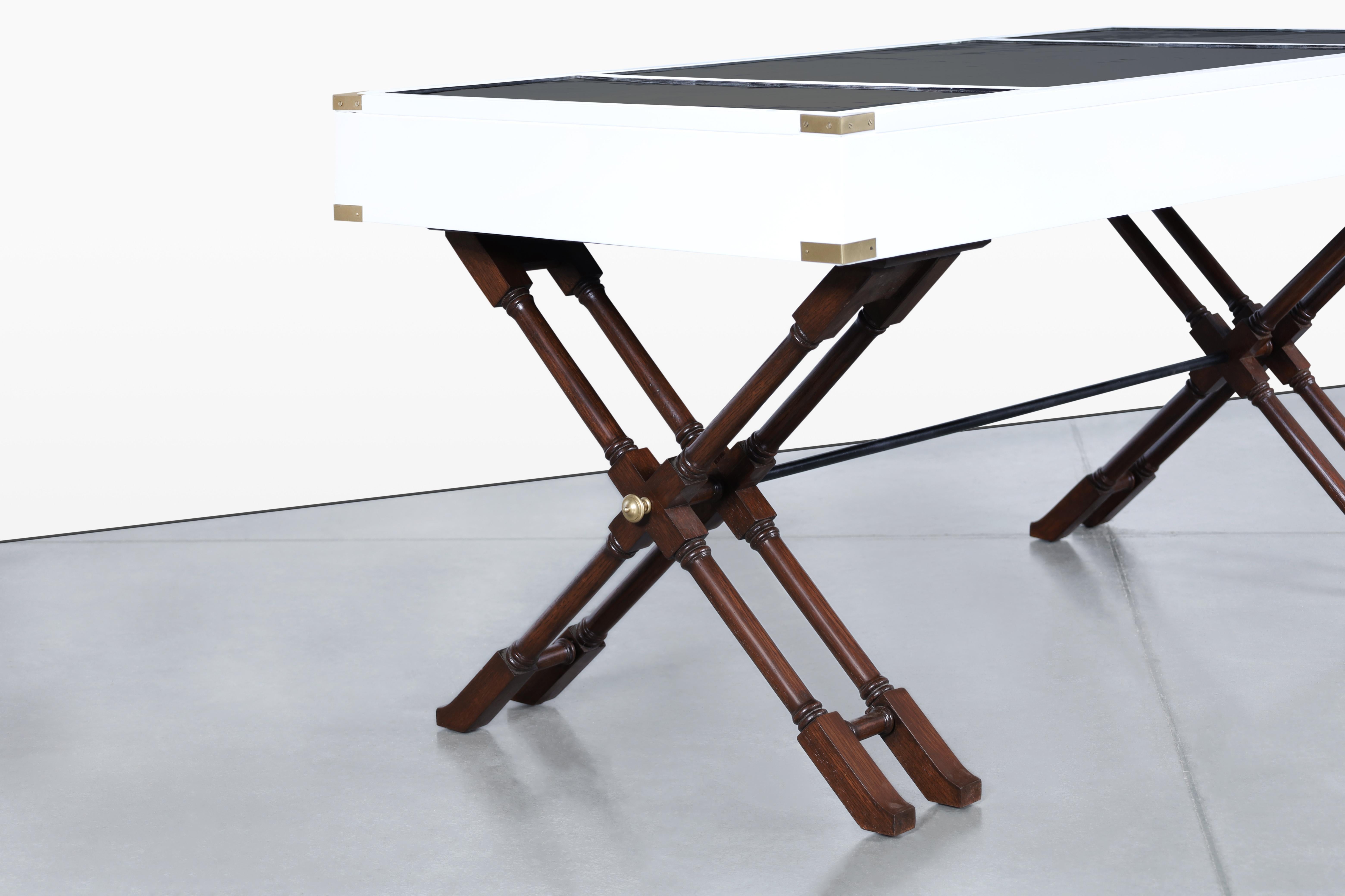 Weiß lackierter Kampagnen-Schreibtisch im Vintage-Stil von Brandt Furniture im Angebot 3