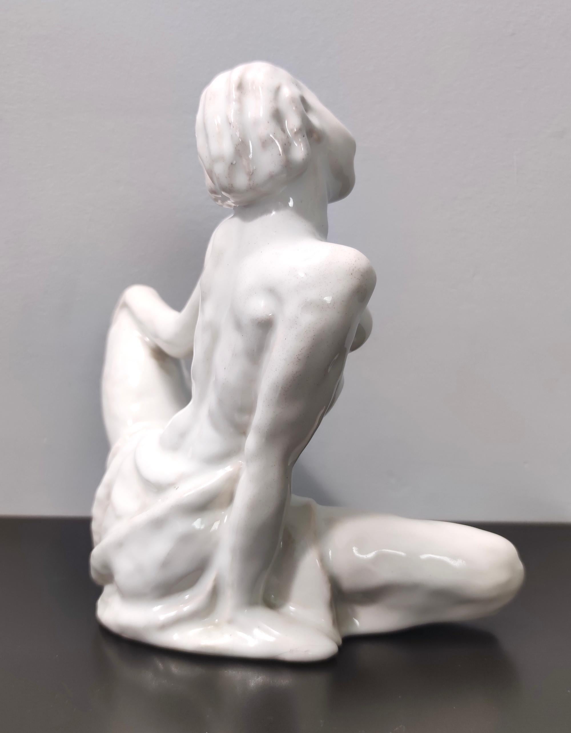 Vintage Italian White Lacquered Ceramic Decorative Figure of a Woman, Italy For Sale 3