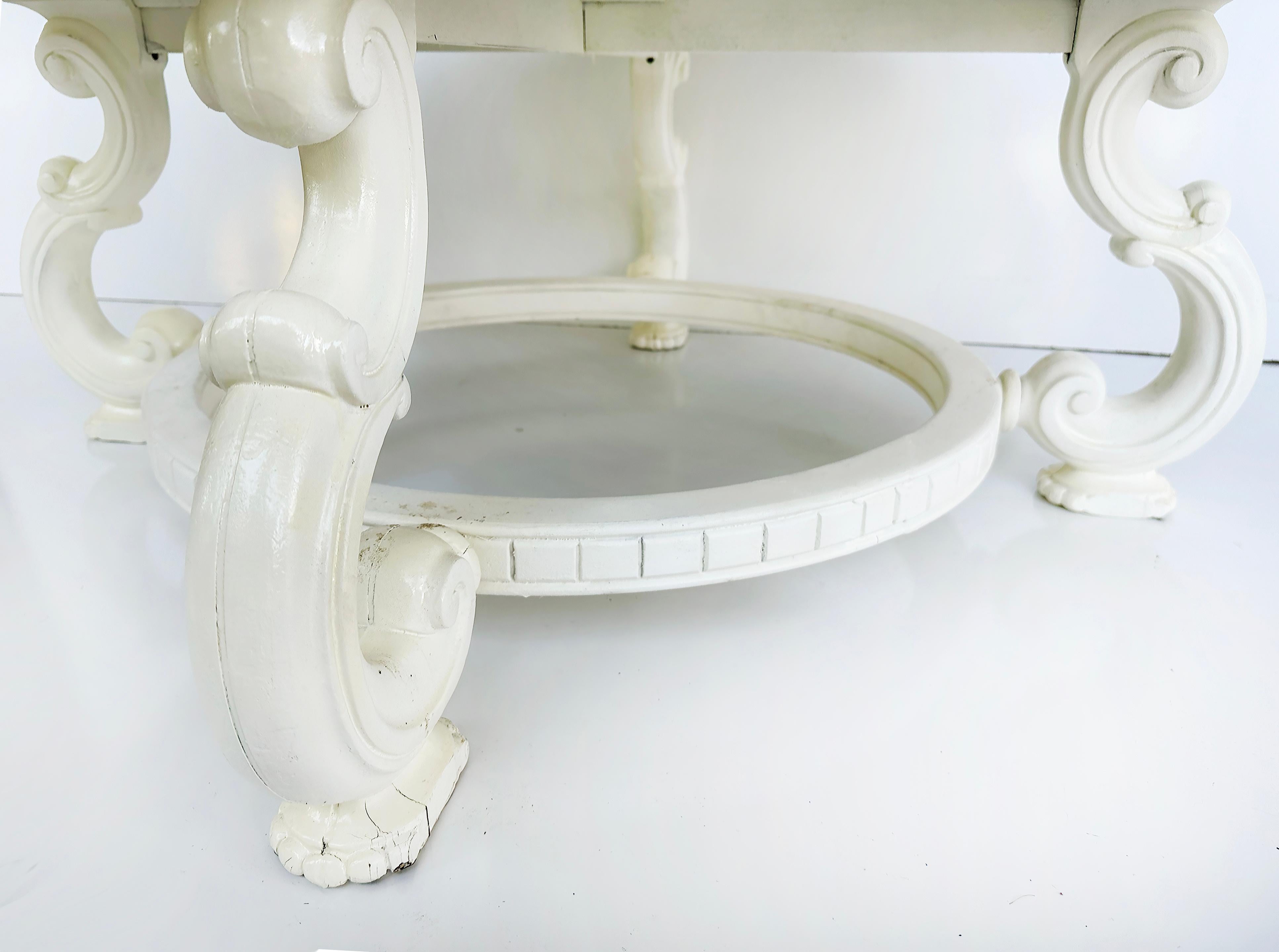 Laqué Table basse ronde laquée blanche vintage avec plateau en marbre en vente