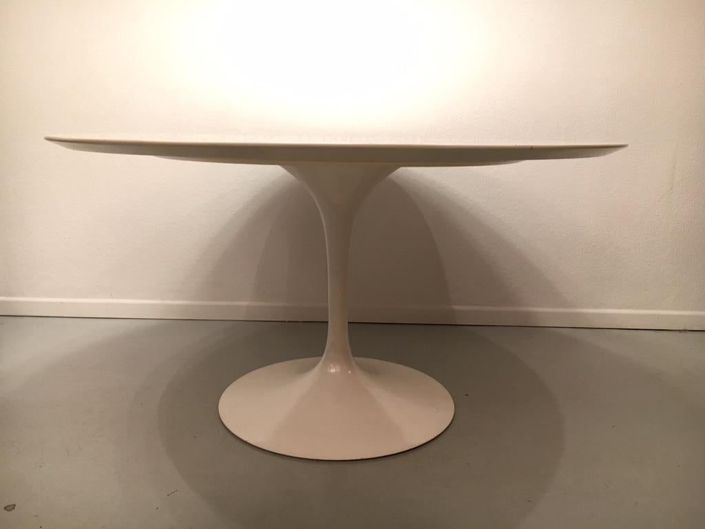 Swiss Vintage White Laminate Dining Table by Eero Saarinen for Knoll International 137