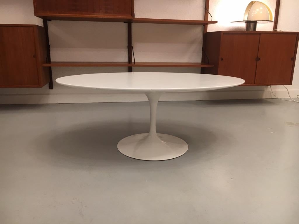 Late 20th Century Vintage White Laminate Tulip Oval Coffee Table by Eero Saarinen for Knoll Int.