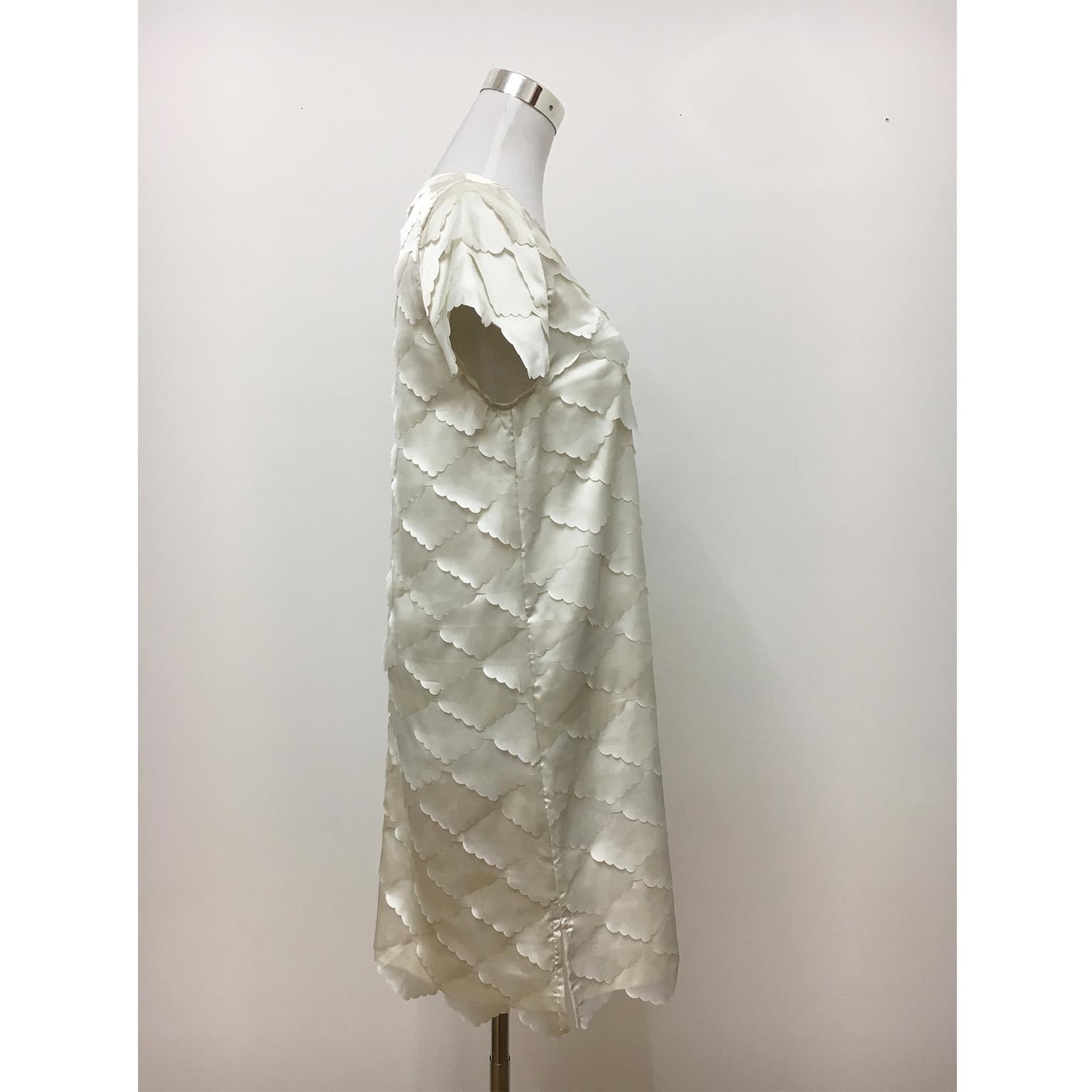 Vintage White Lasercut Lace Mini Dress 1960s In Good Condition For Sale In Berlin, DE