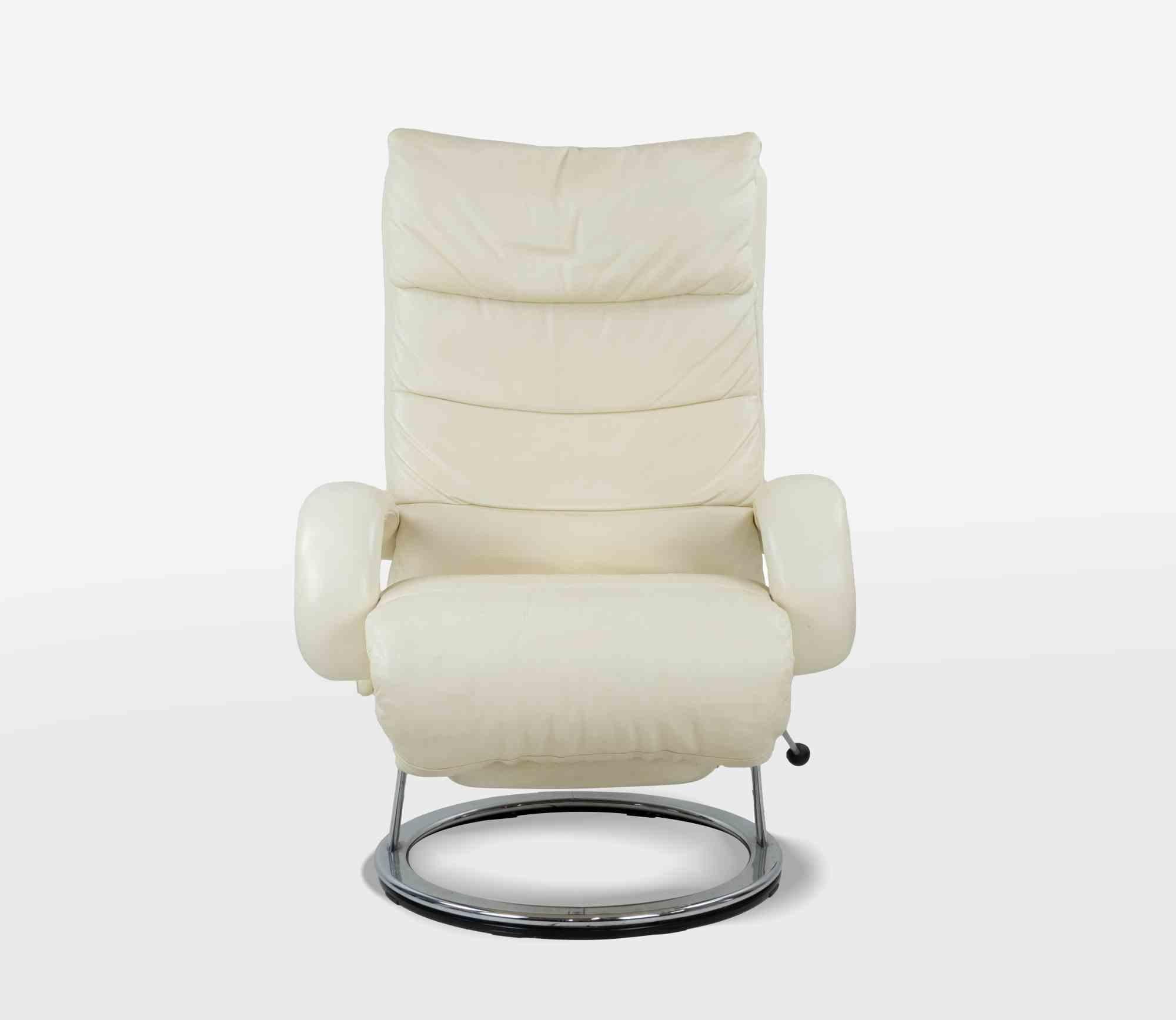 White leather relax armchair.

Independently extractable footrest, reclining backrest, adjustable headrest, 360 degree rotation.

Steel chromed base.

Excellent condition.