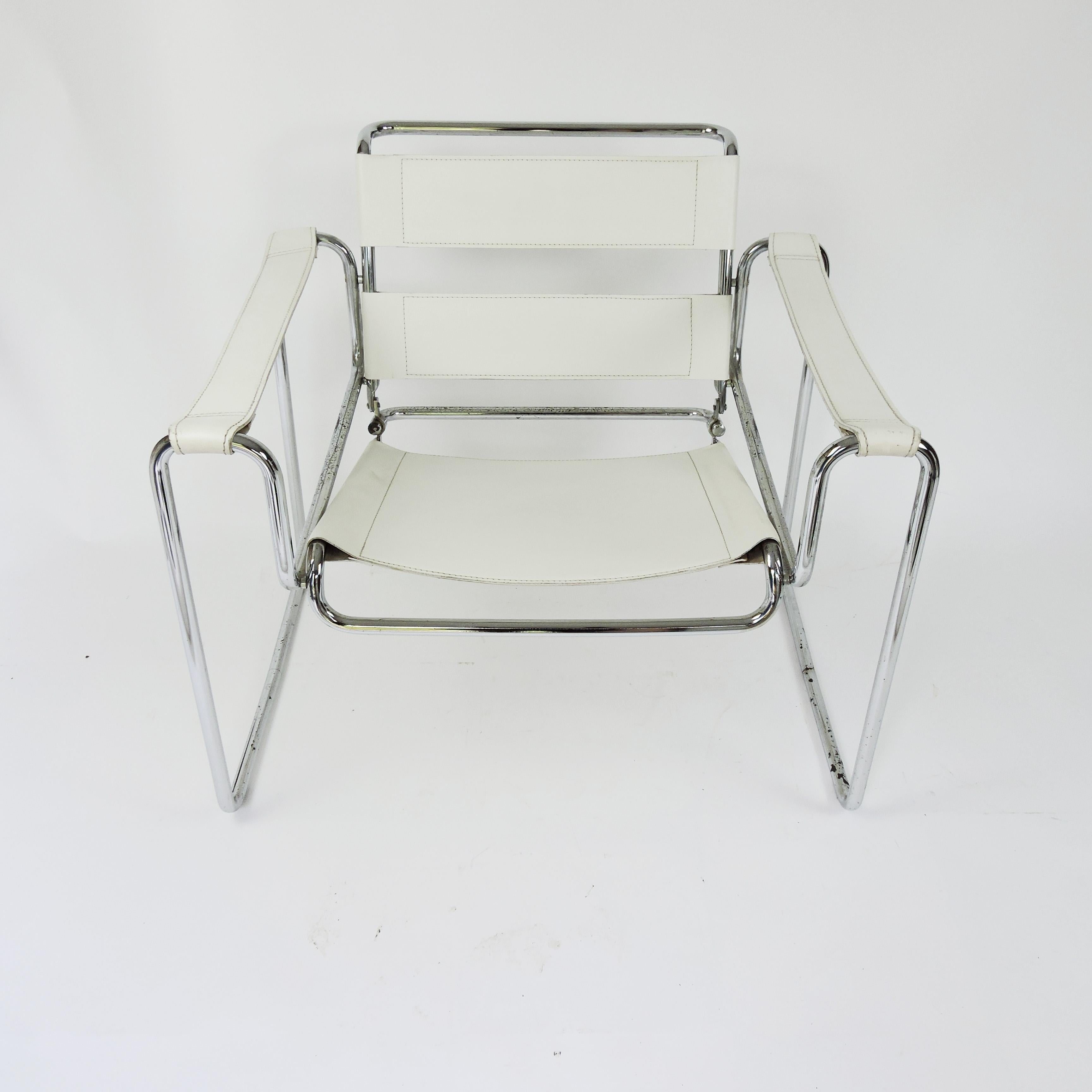 Vintage White Leather and Chrome Armchair, 1970s In Good Condition For Sale In Chesham, GB