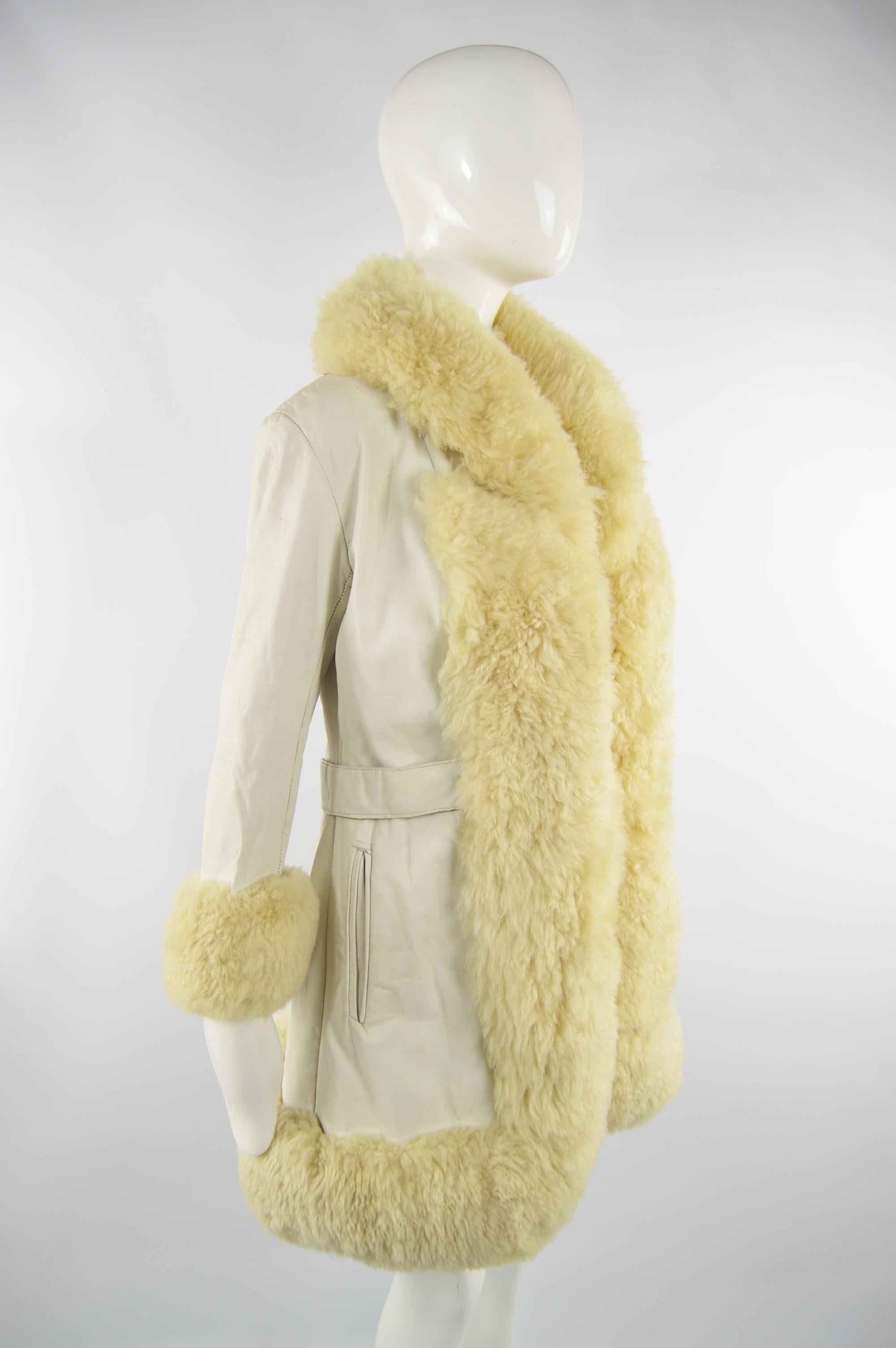Vintage White Leather & Huge Shearling Fur Collar Womens Coat, 1960s In Good Condition For Sale In Doncaster, South Yorkshire