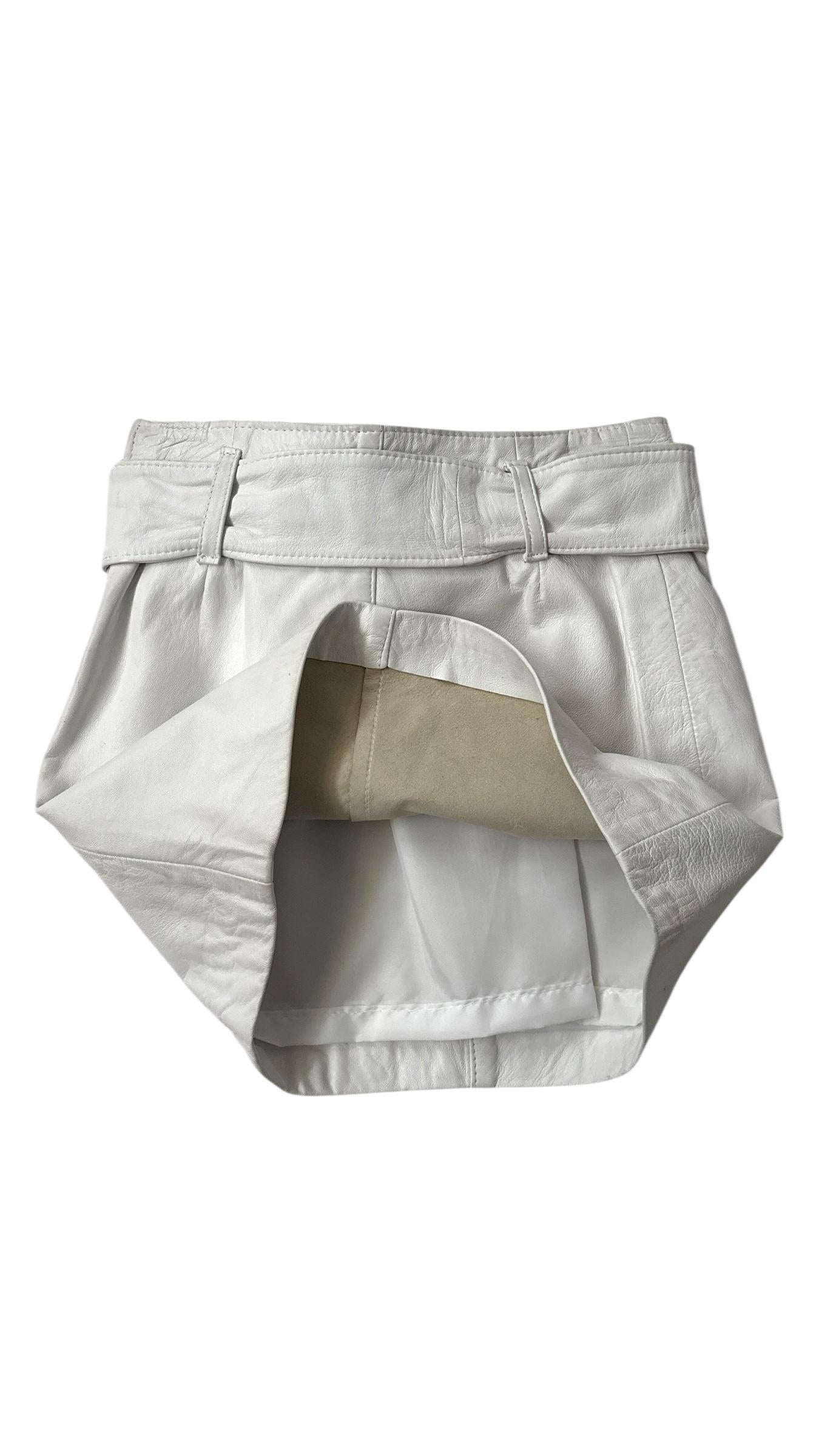 Vintage White Leather Mini Skirt by Antica Pelletteria Italiana For Sale 3