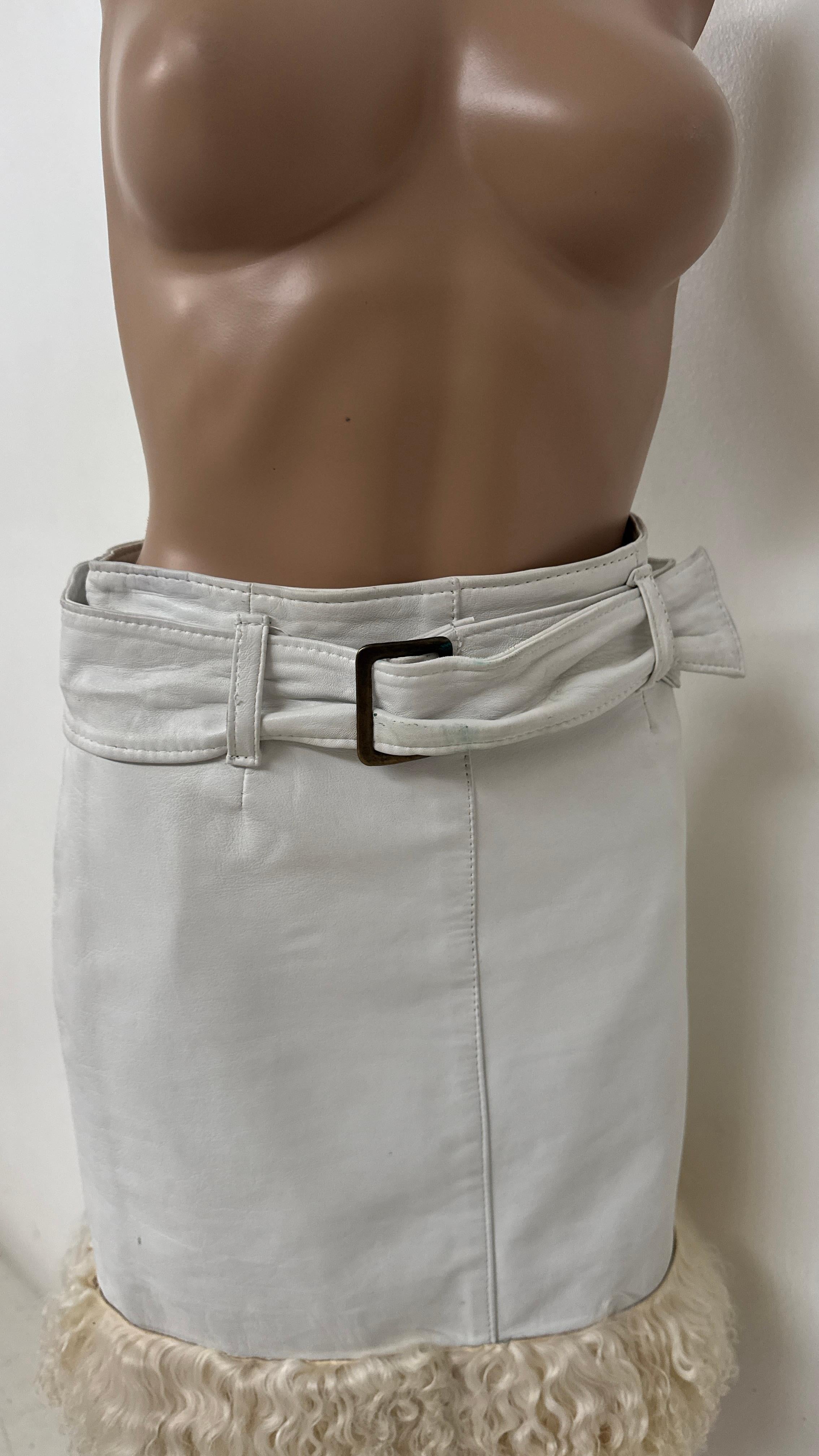 Vintage White Leather Mini Skirt with Shearling Hem - We pay for import duty! In Good Condition For Sale In Milano, IT