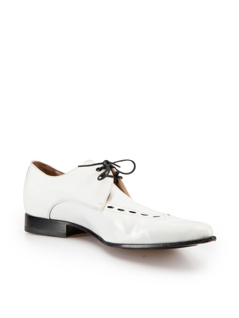 CONDITION is Very good. Minimal wear to shoes is evident. Minimal wear to the exterior of both with minor scratching and scuffs, particularly at the toes on this used John Galliano designer resale item.



Details


White

Leather

Brogue