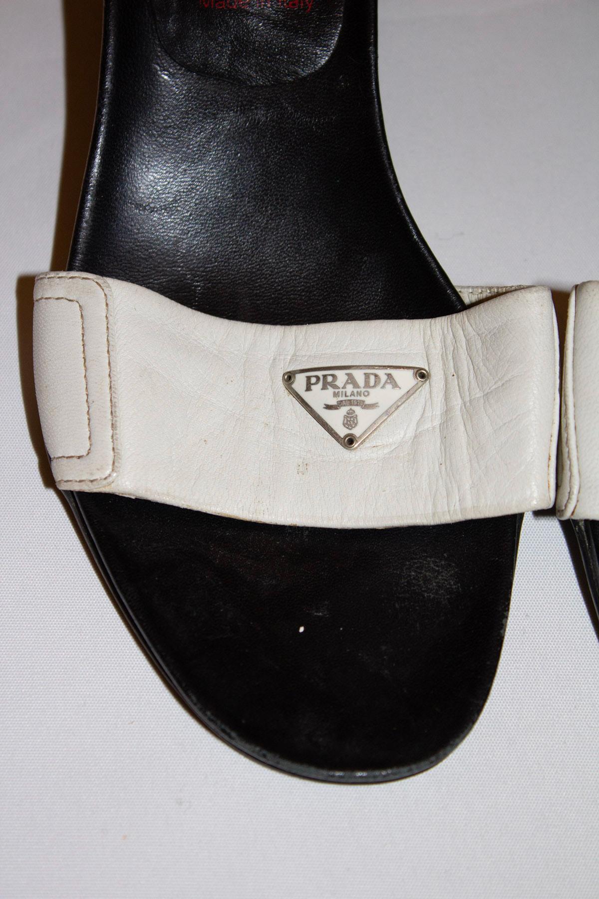 Vintage White Leather Prada Mules In Good Condition For Sale In London, GB