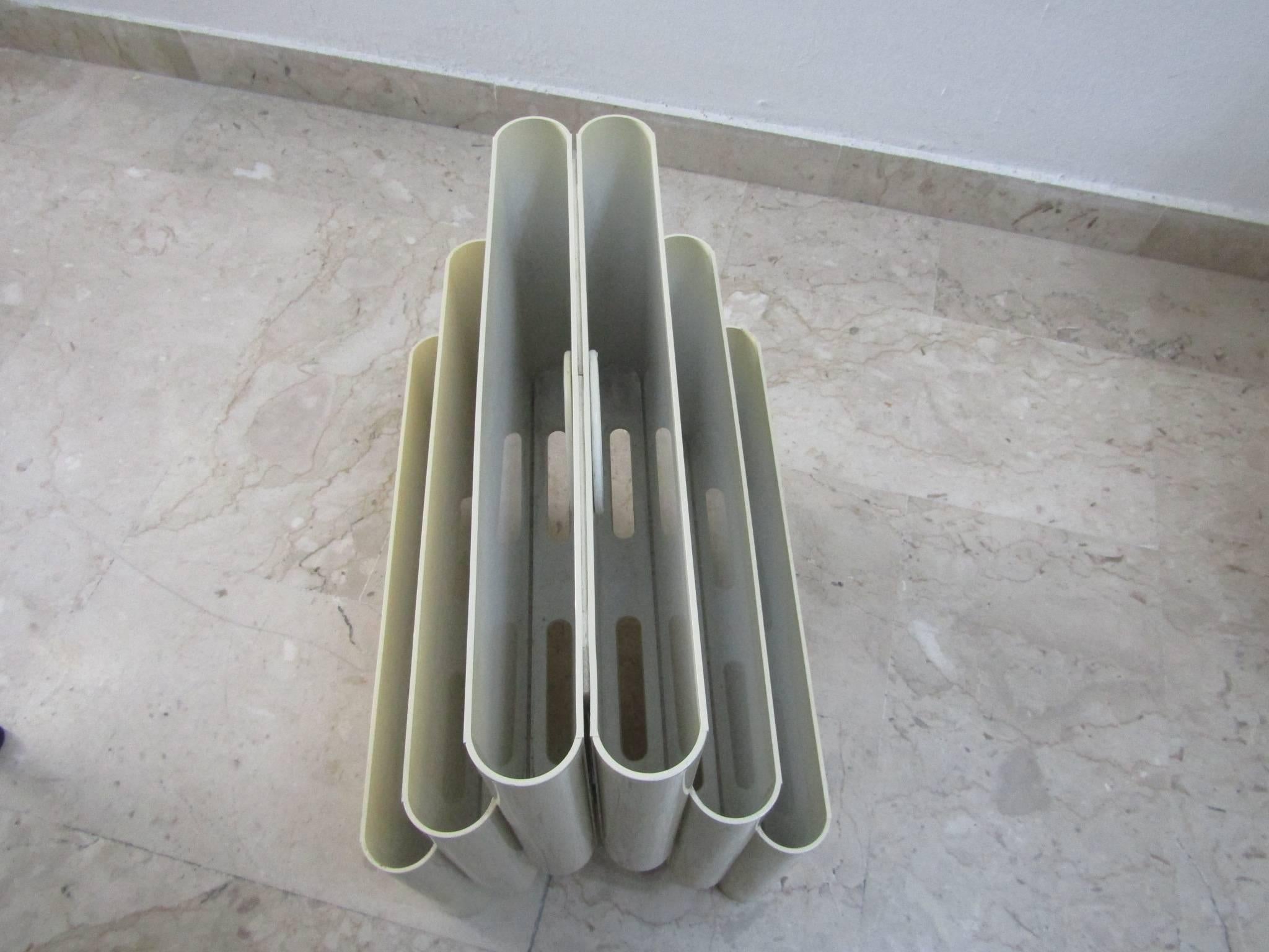 Late 20th Century Vintage White Magazine Rack by Giotto Stoppino for Kartell, Italy