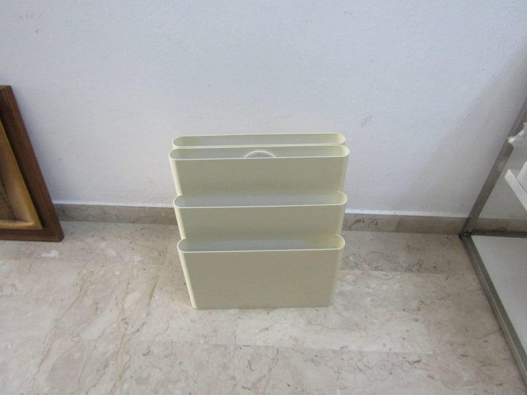 Vintage White Magazine Rack by Giotto Stoppino for Kartell, Italy at ...