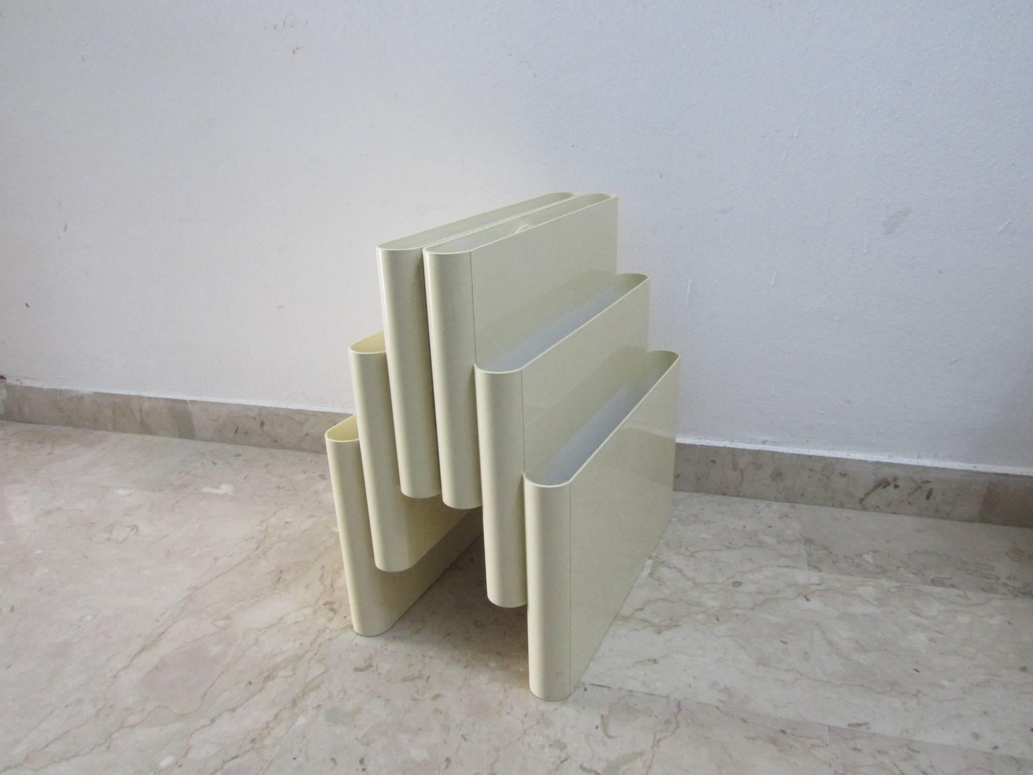 Machine-Made Vintage White Magazine Rack by Giotto Stoppino for Kartell, Italy