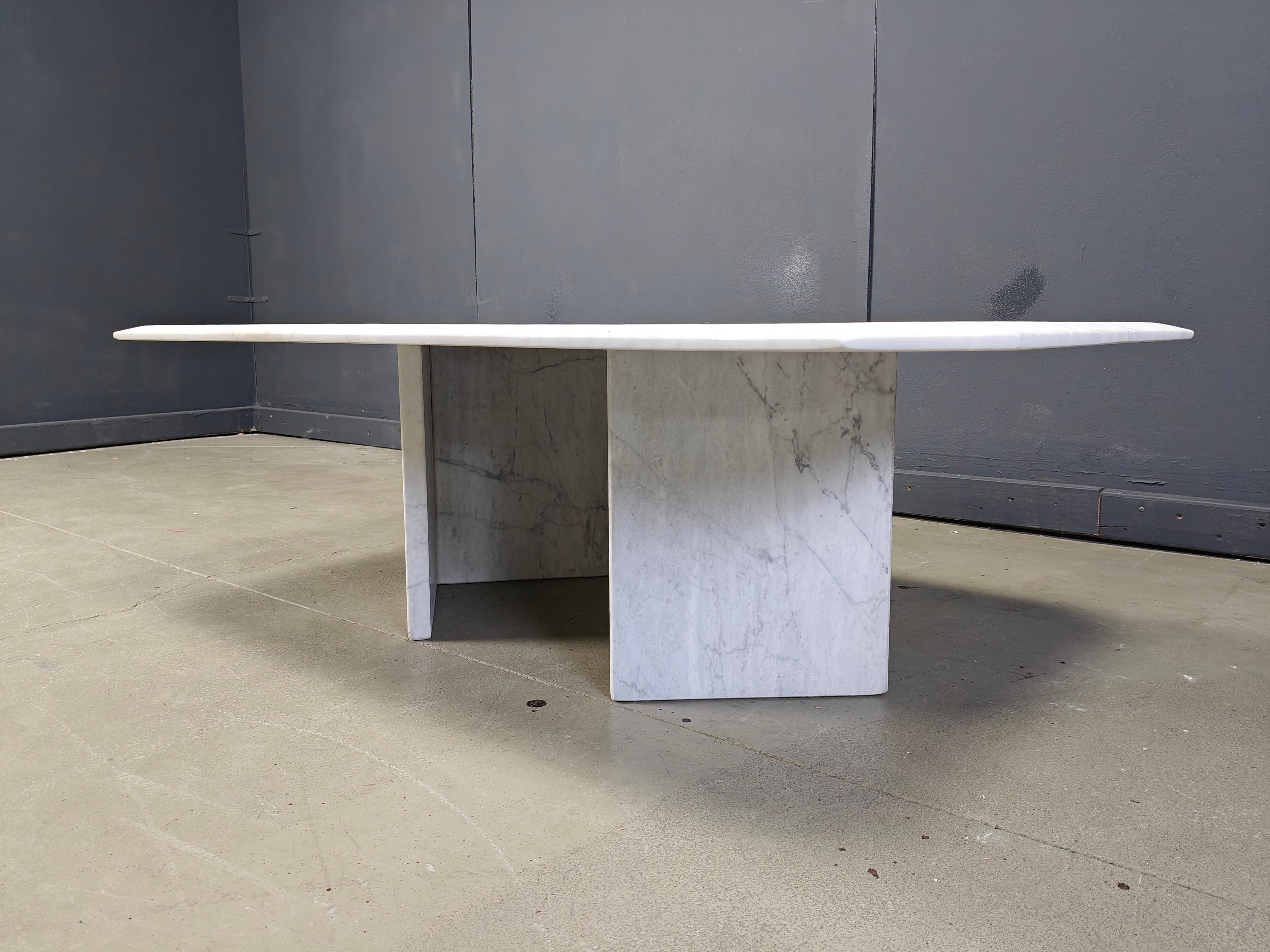 Vintage white marble coffee table, 1970s For Sale 3