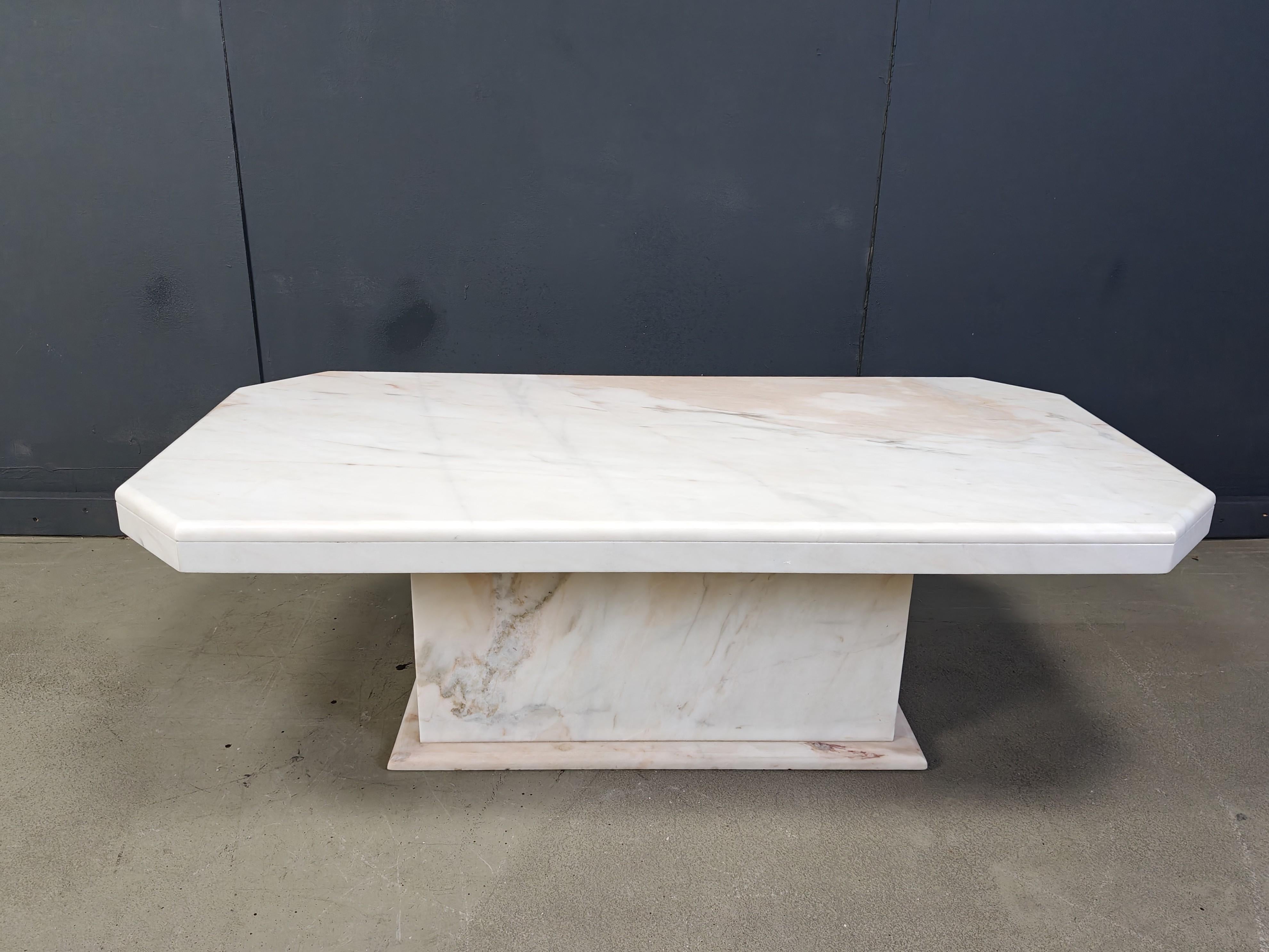 Vintage white marble coffee table, 1970s For Sale 3