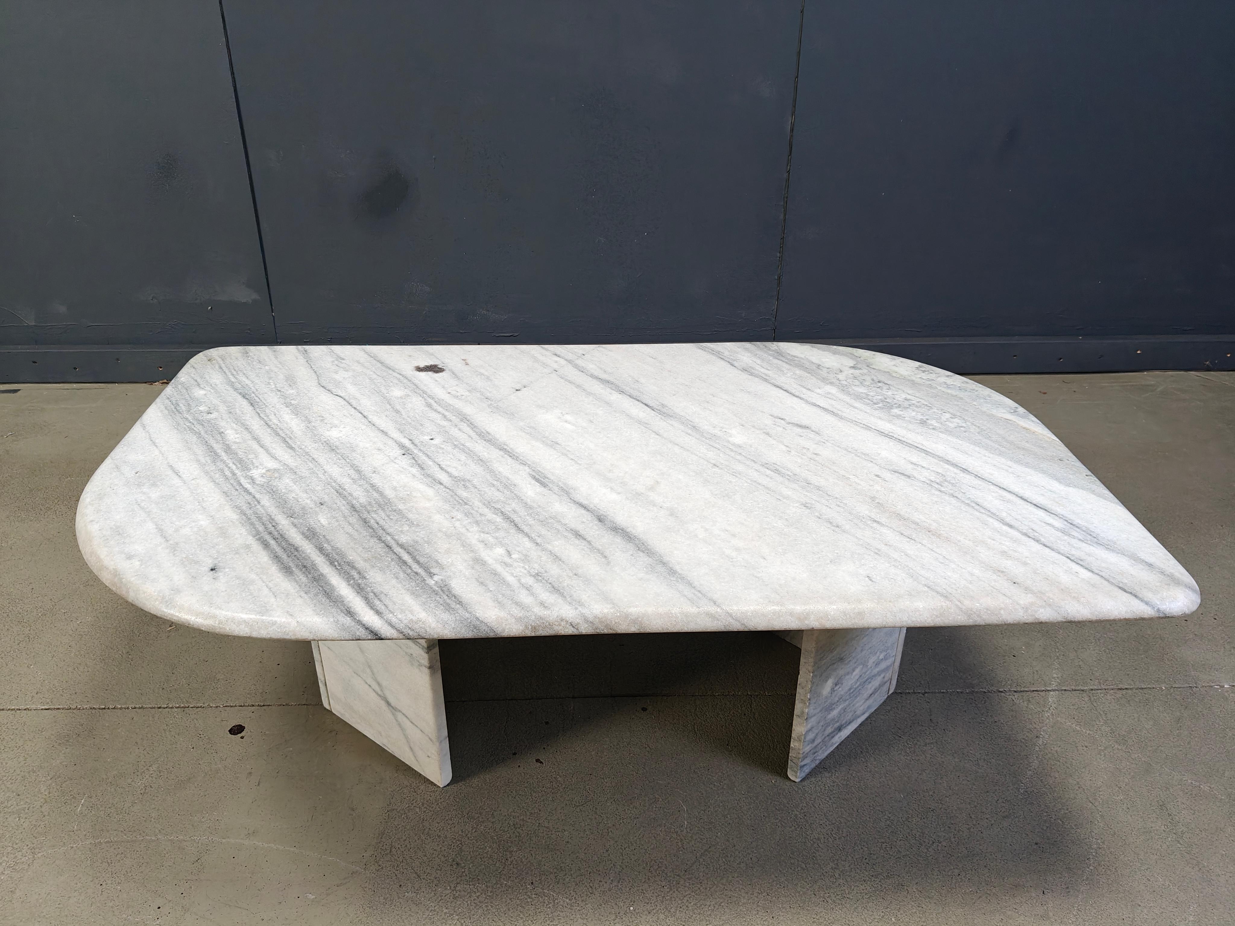Mesa de centro vintage de mármol blanco, años 70 en venta 3
