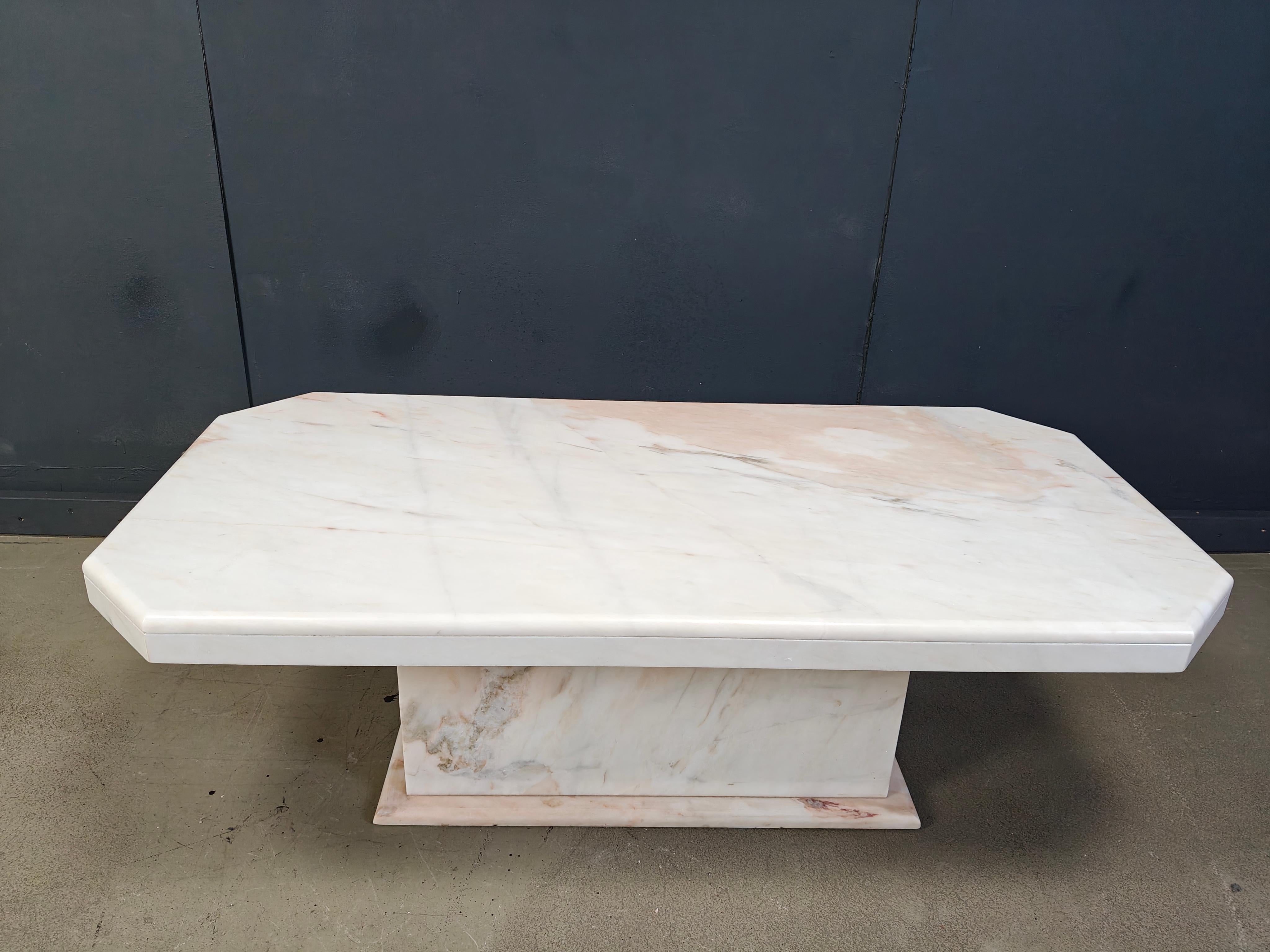 Vintage white marble coffee table, 1970s For Sale 4