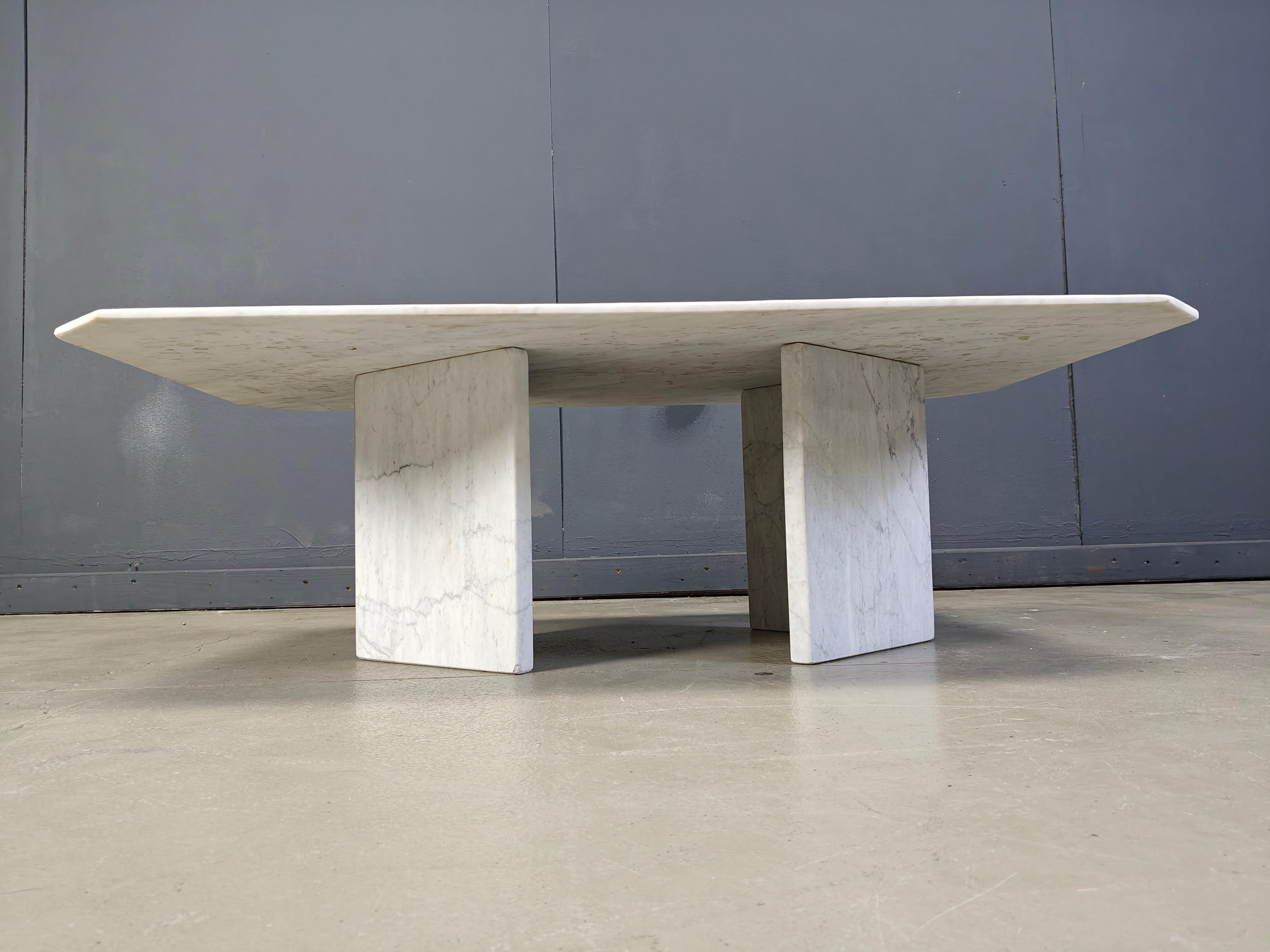 Vintage white marble coffee table, 1970s For Sale 6