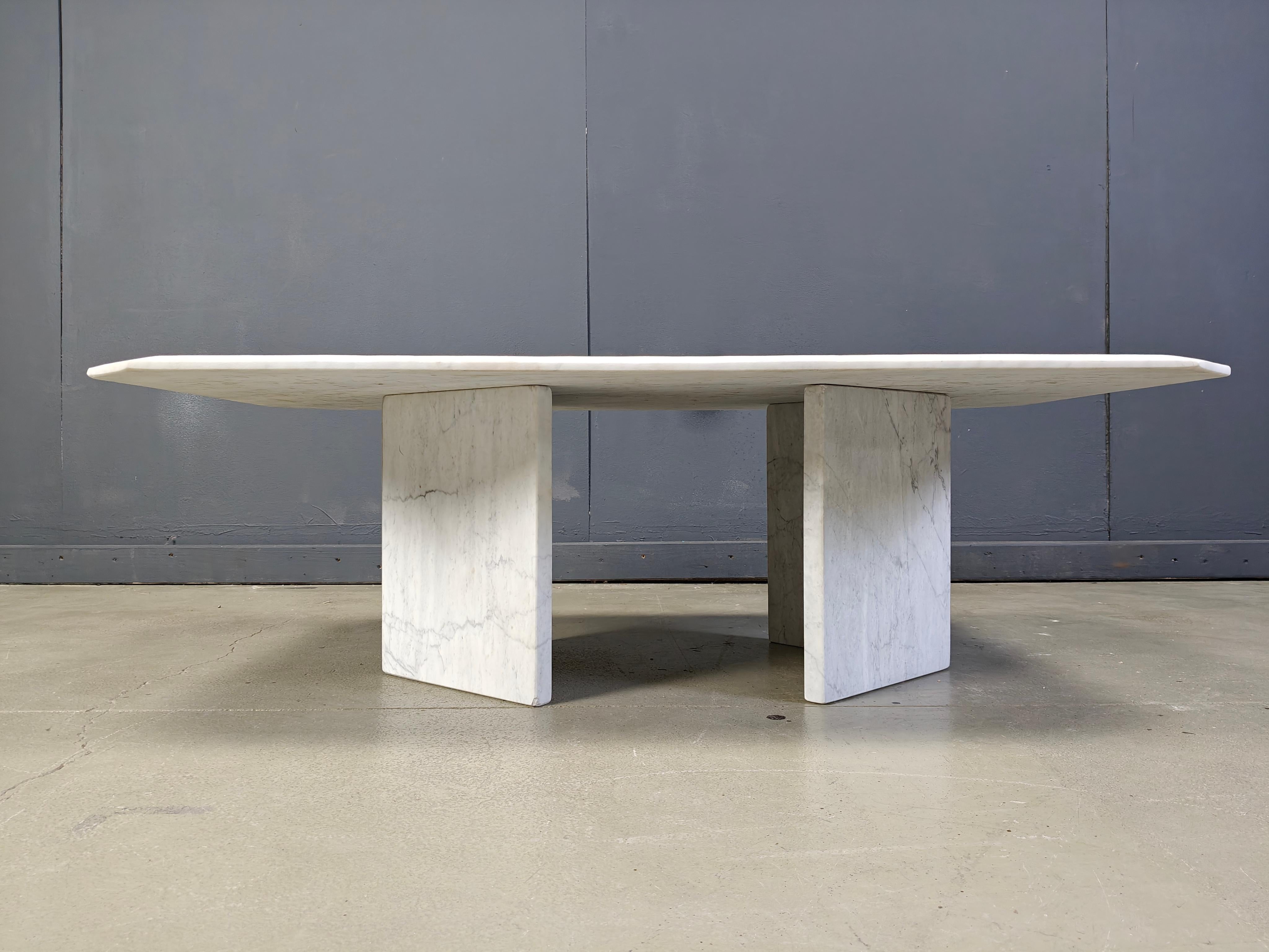 Vintage white marble coffee table, 1970s For Sale 7