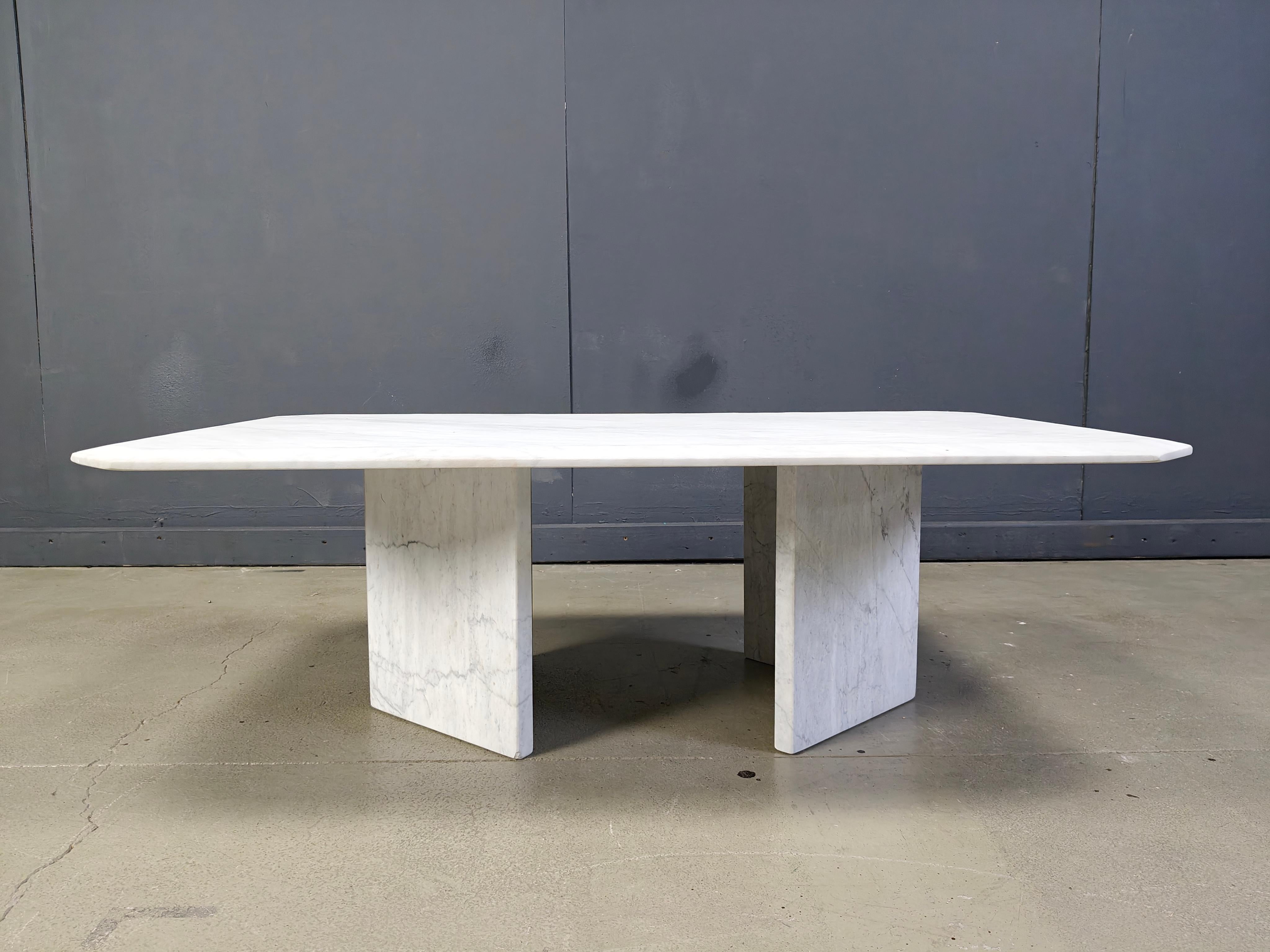 Vintage white marble coffee table, 1970s For Sale 8