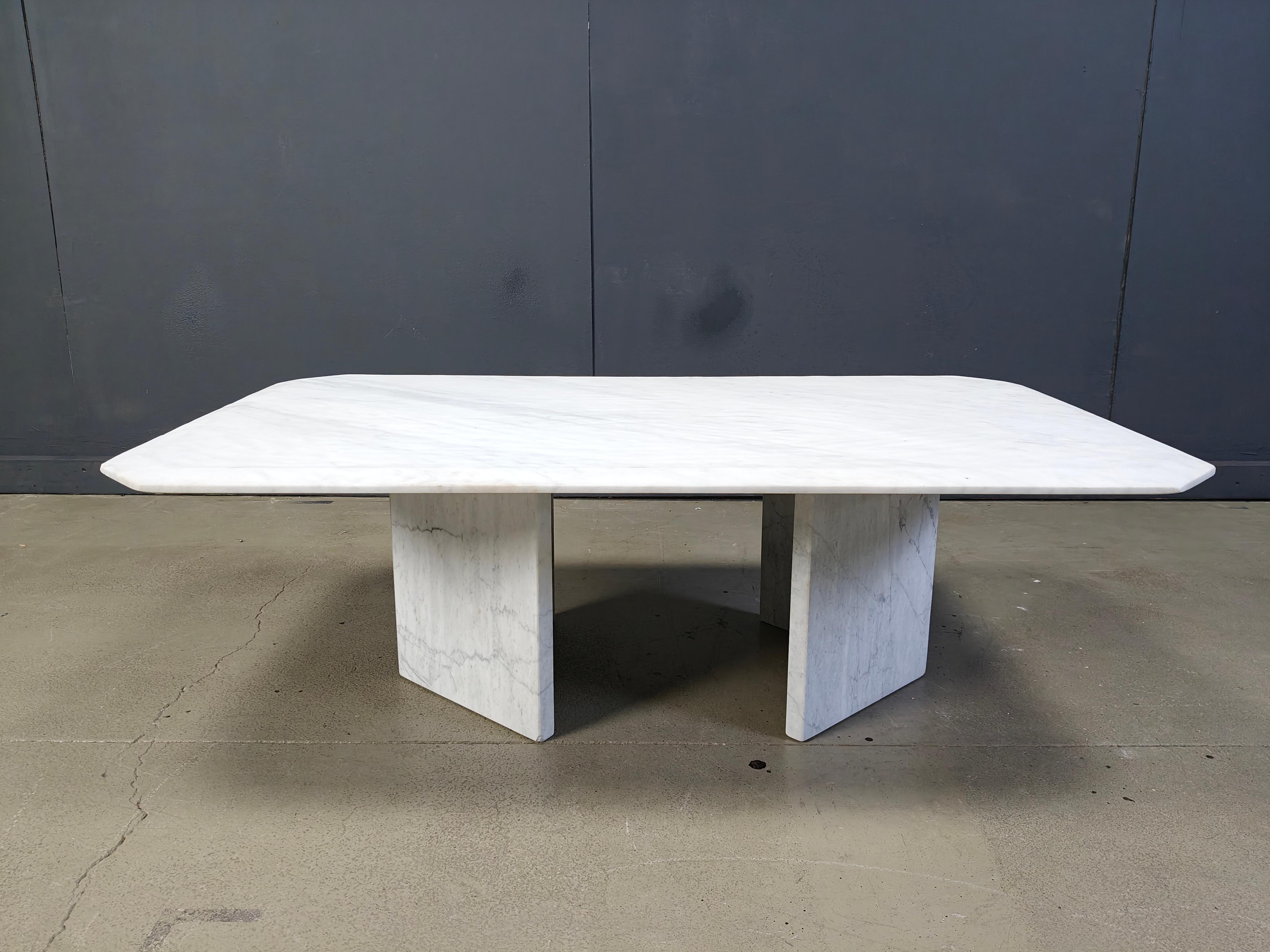 Vintage white marble coffee table, 1970s For Sale 9