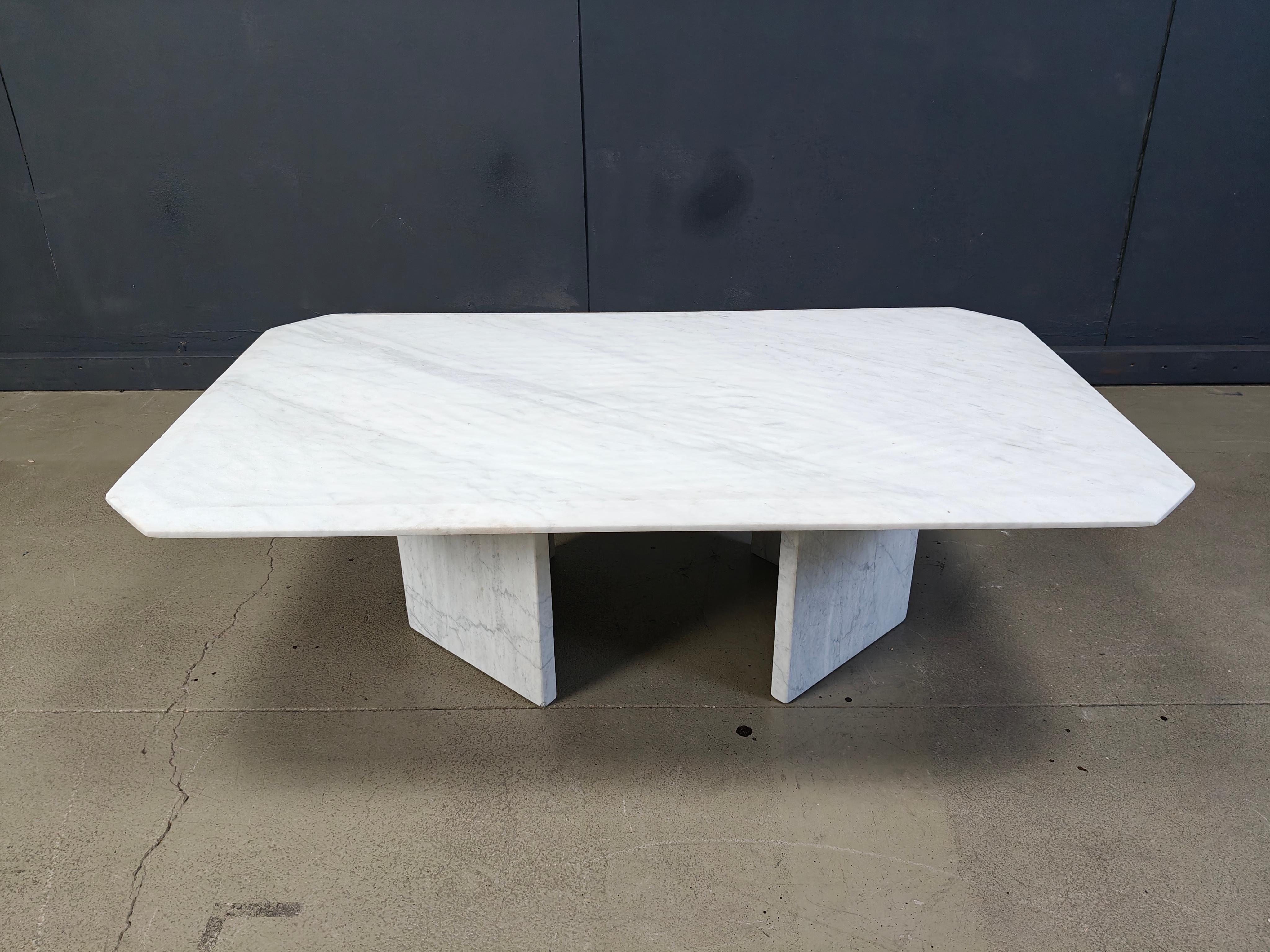 Vintage white marble coffee table, 1970s For Sale 10