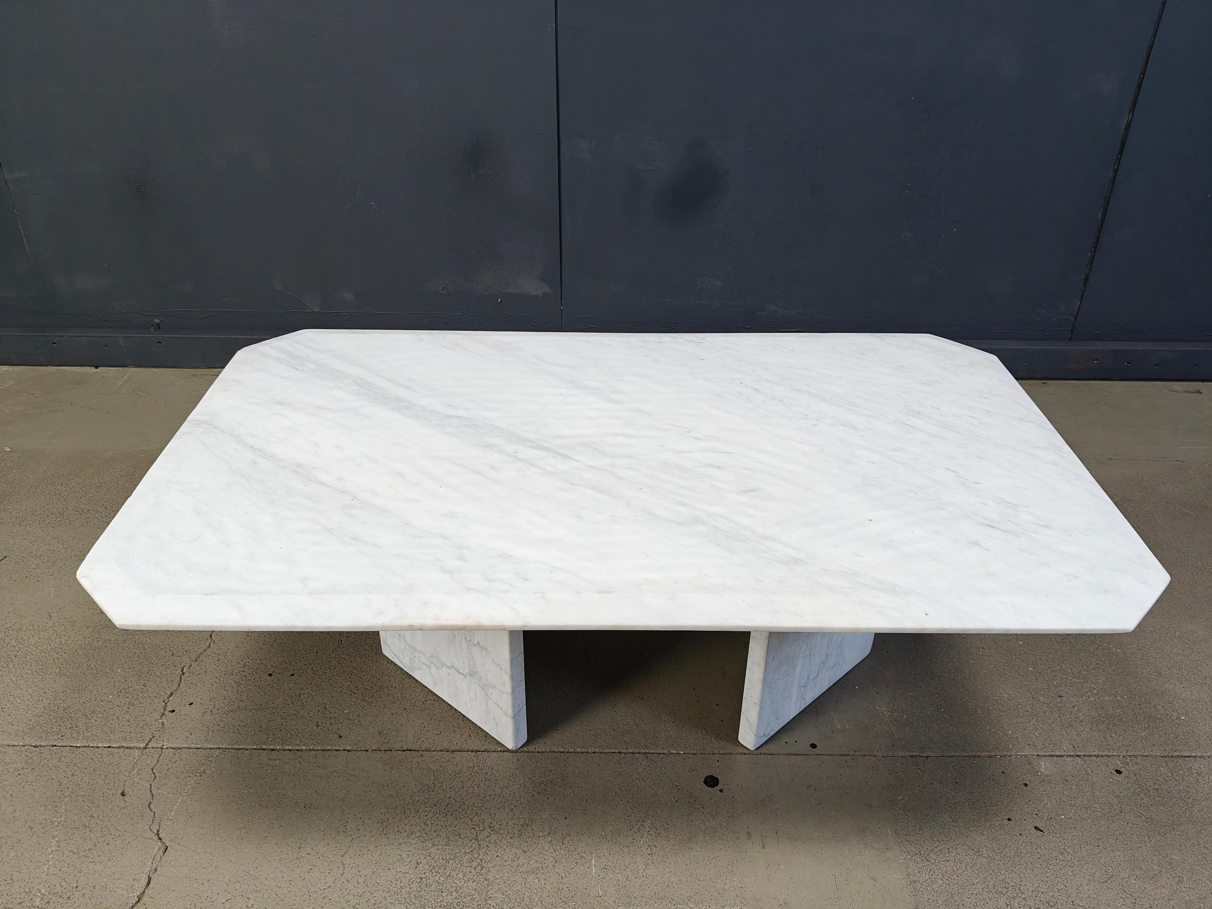 Vintage white marble coffee table, 1970s For Sale 11