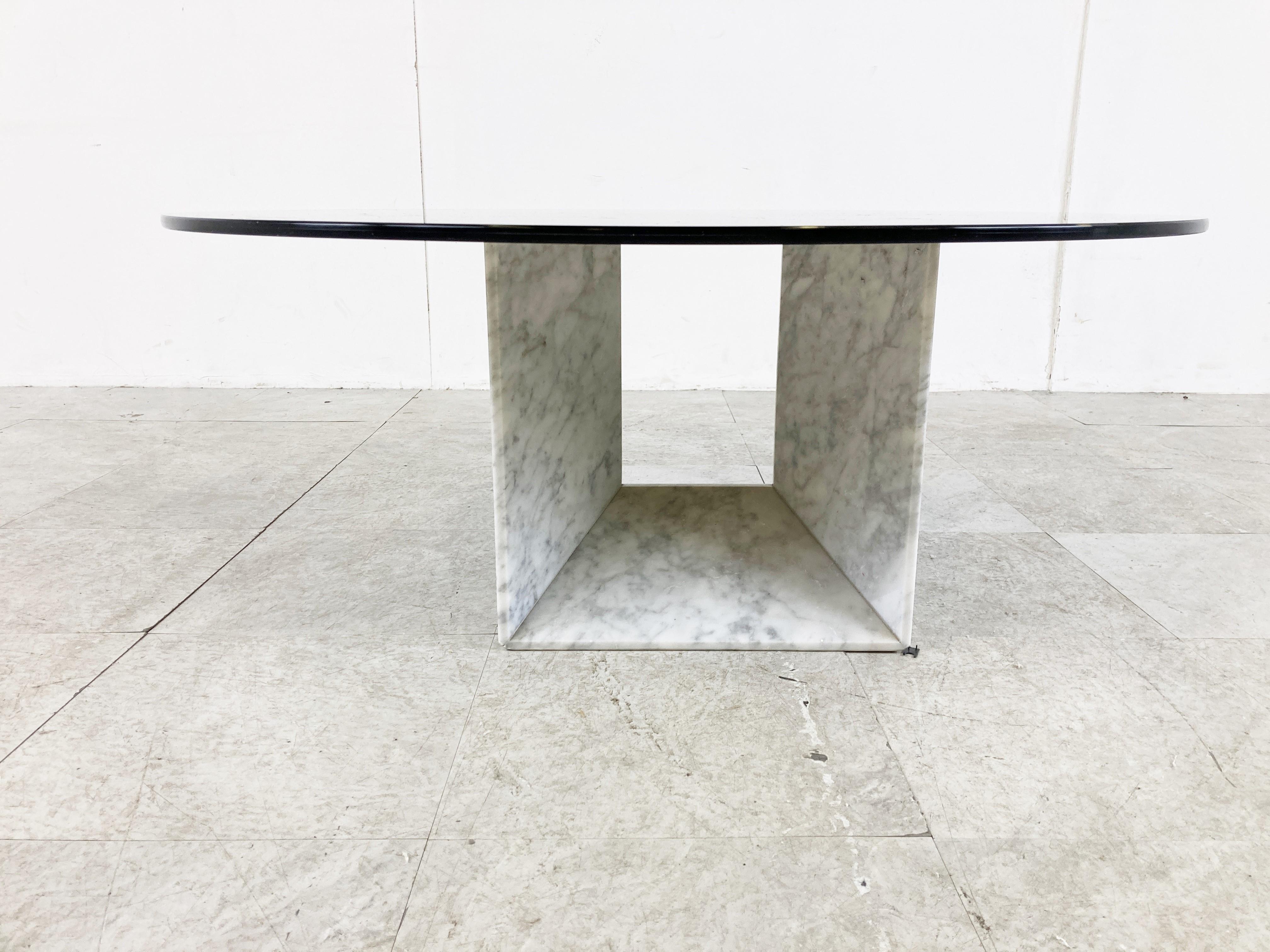 Vintage white marble coffee table with a round smoked glass top.

The marble base has some nice veining

Timeless piece to be combined with most interiors.

Good condition

We can ship the base only to save shipping costs. 

1970s - Italy