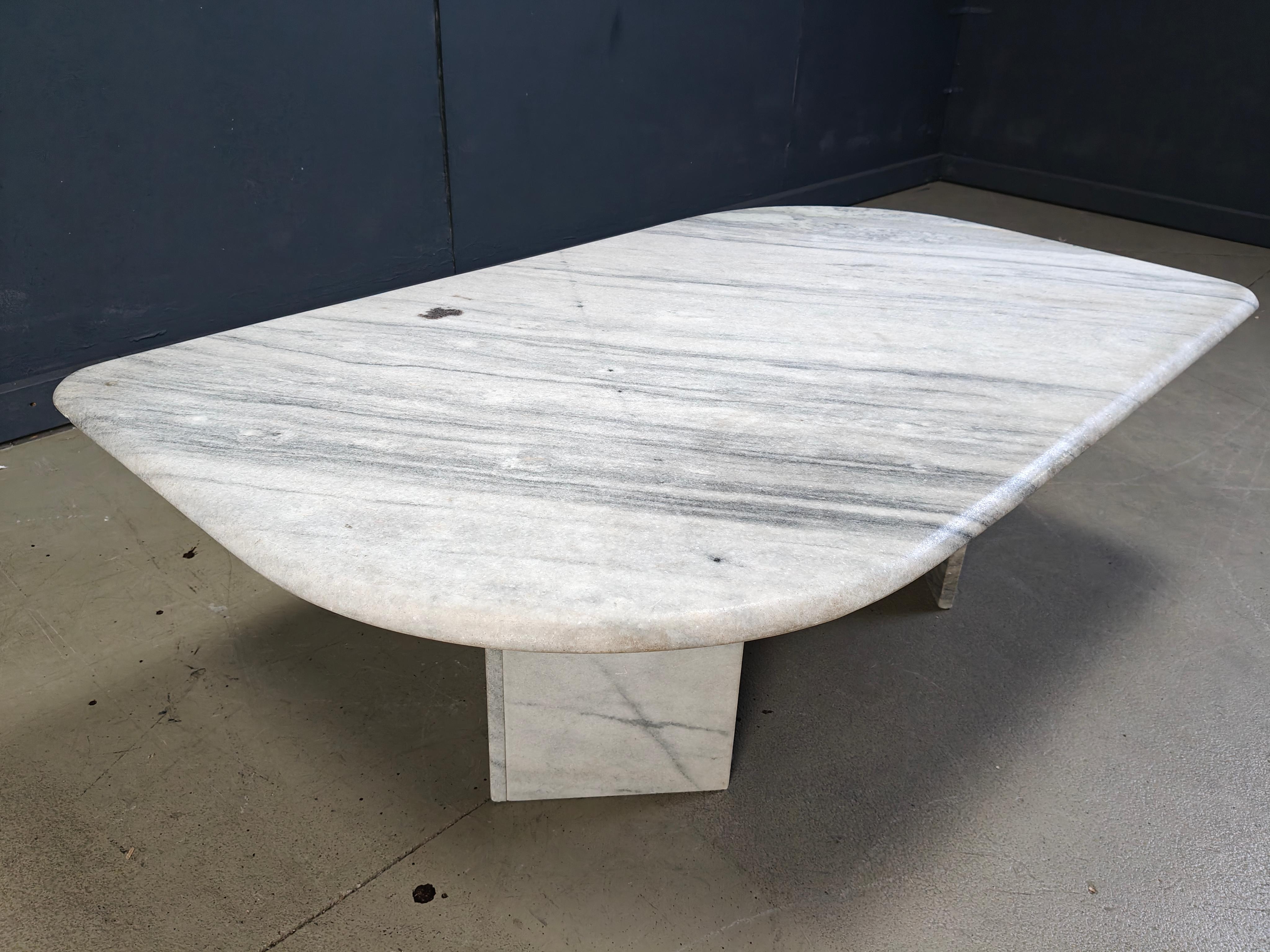 Mesa de centro vintage de mármol blanco, años 70 Moderno de mediados de siglo en venta