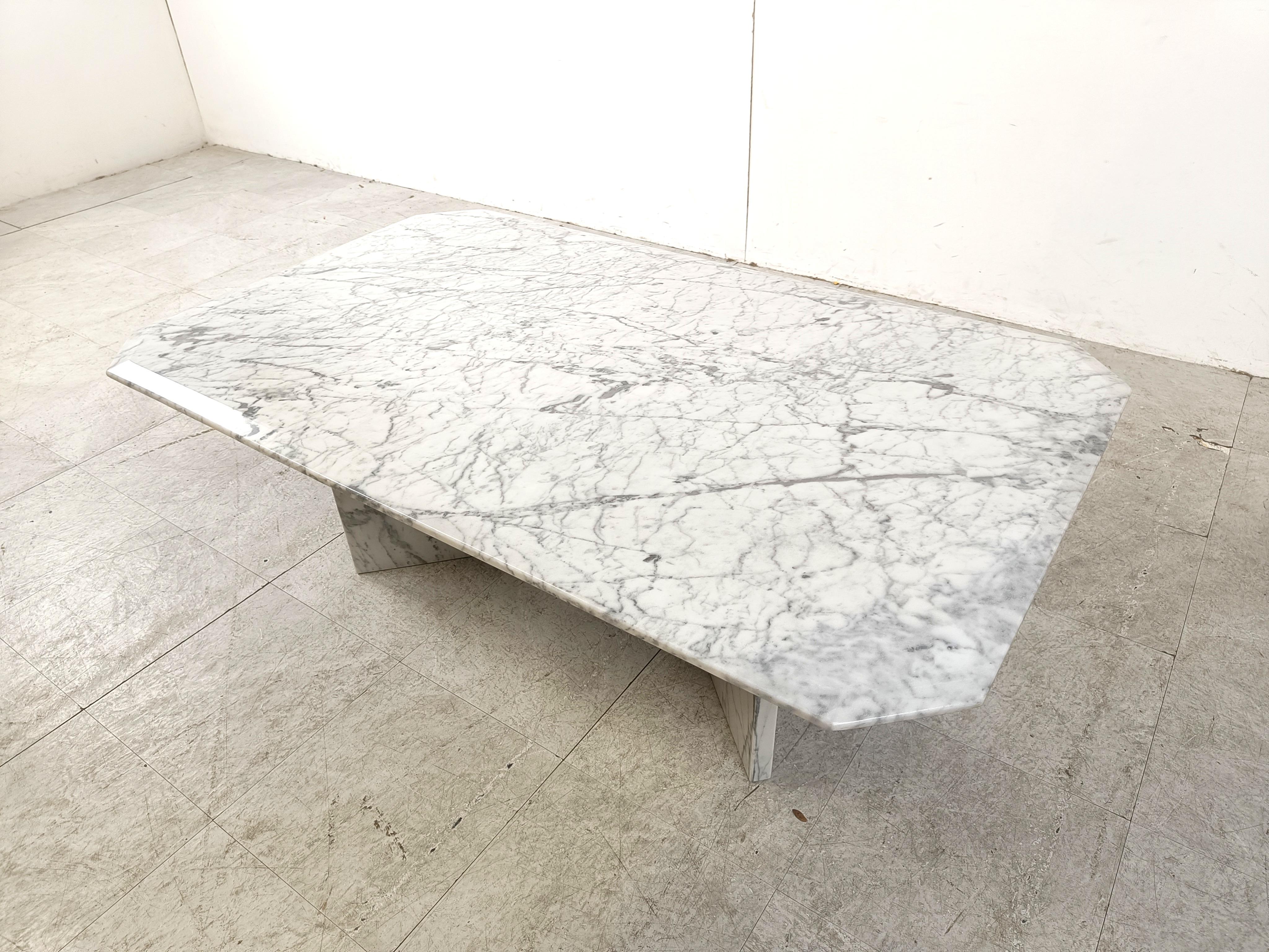 Fin du 20e siècle Table basse vintage en marbre blanc, années 1970 en vente