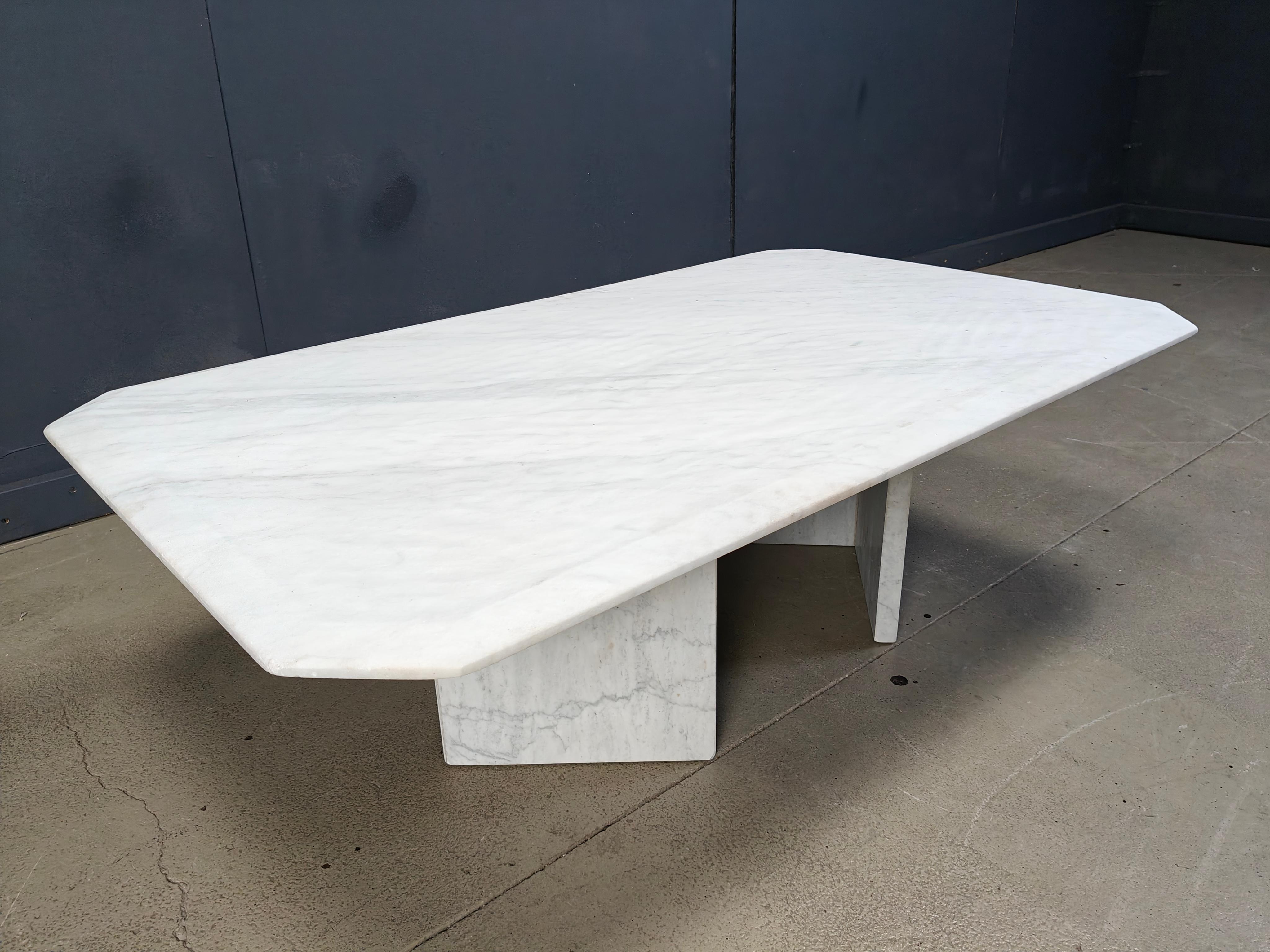 Late 20th Century Vintage white marble coffee table, 1970s For Sale
