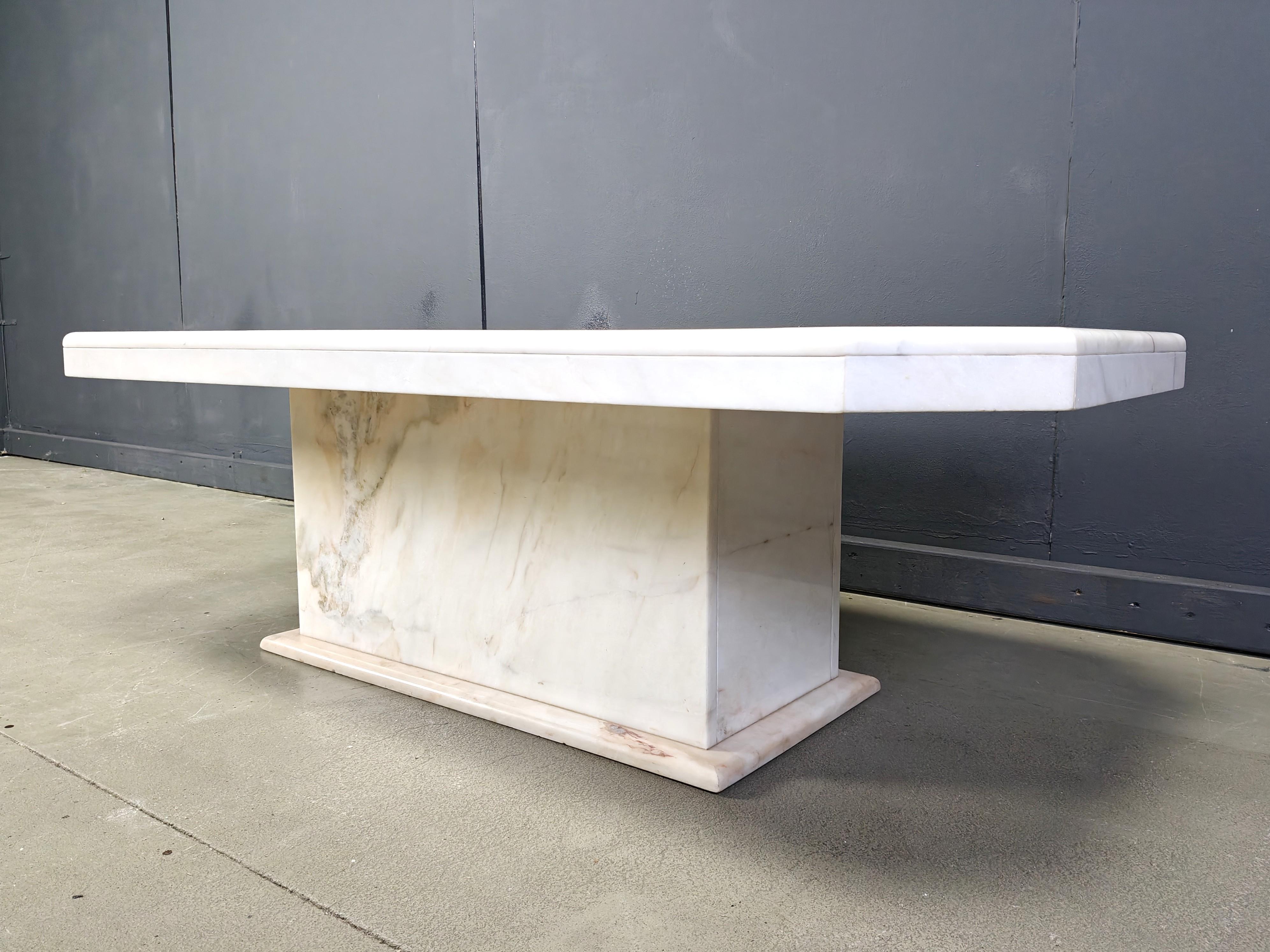 Late 20th Century Vintage white marble coffee table, 1970s For Sale
