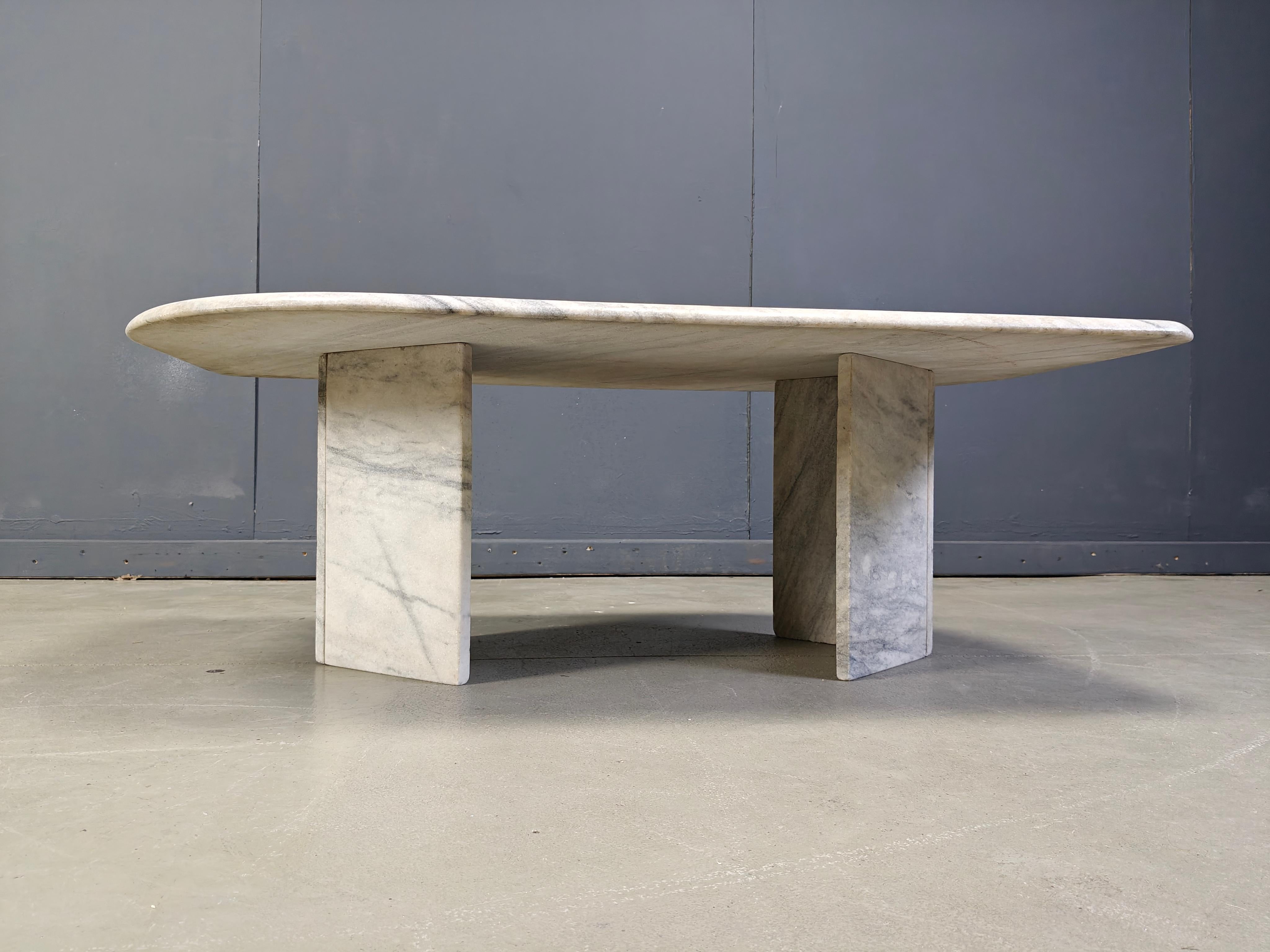 Mesa de centro vintage de mármol blanco, años 70 Mármol en venta