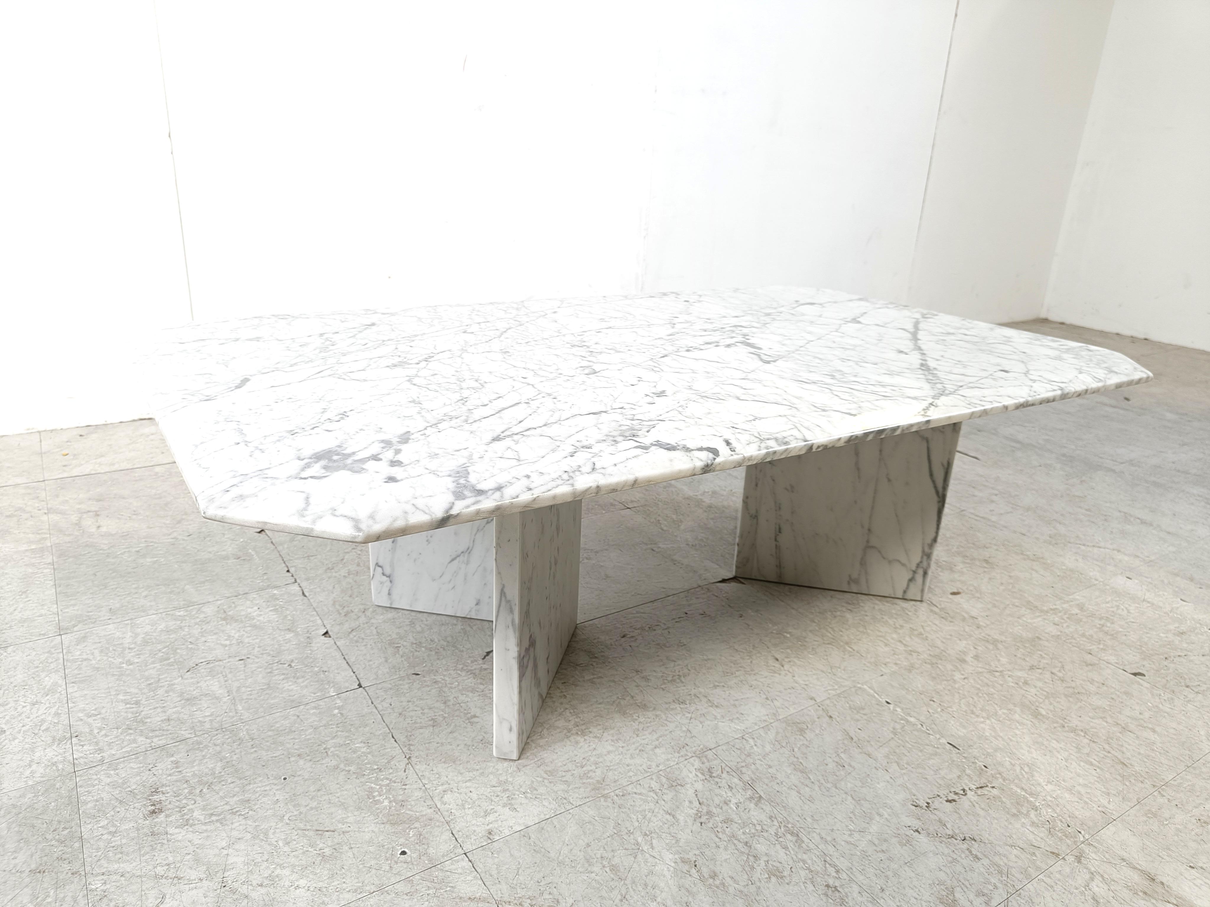 Vintage white marble coffee table, 1970s For Sale 1