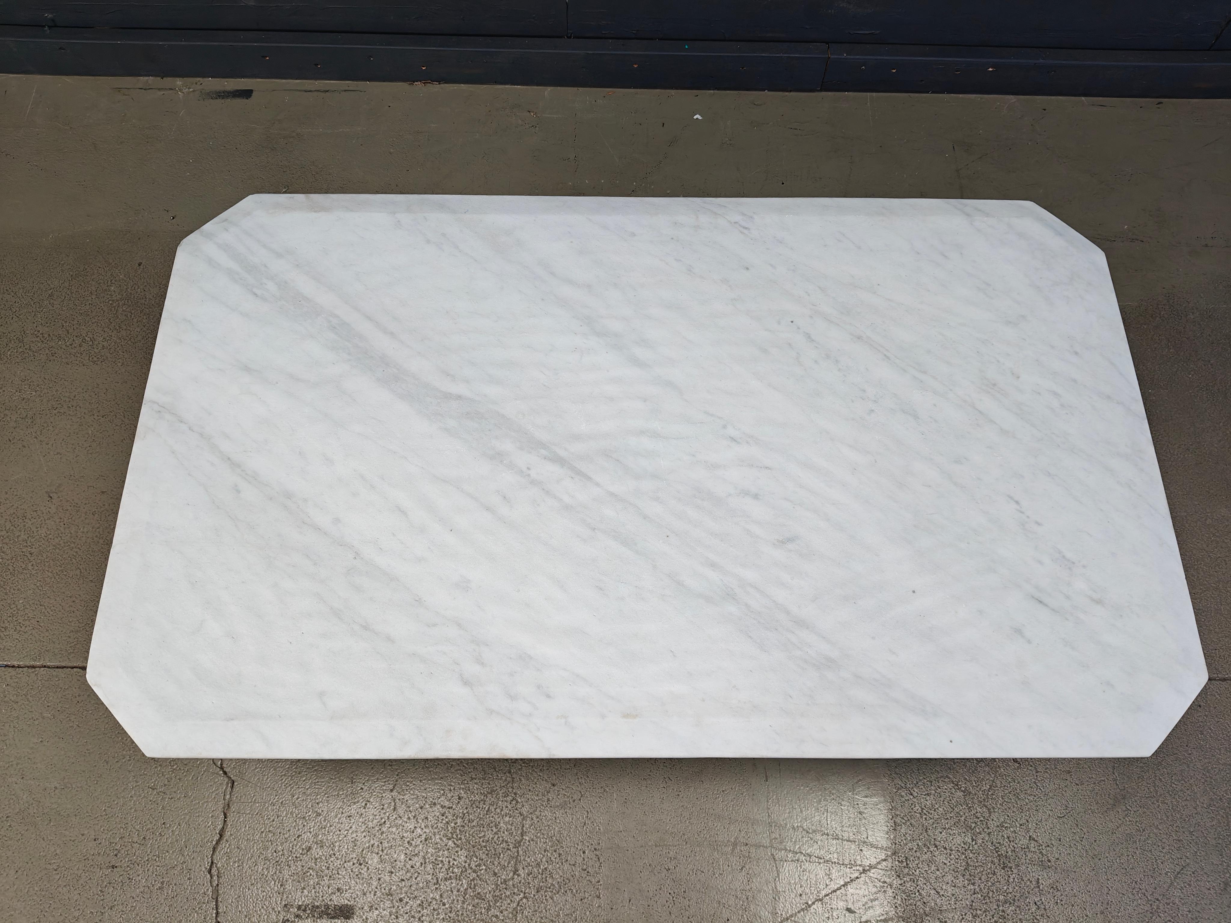 Vintage white marble coffee table, 1970s For Sale 1