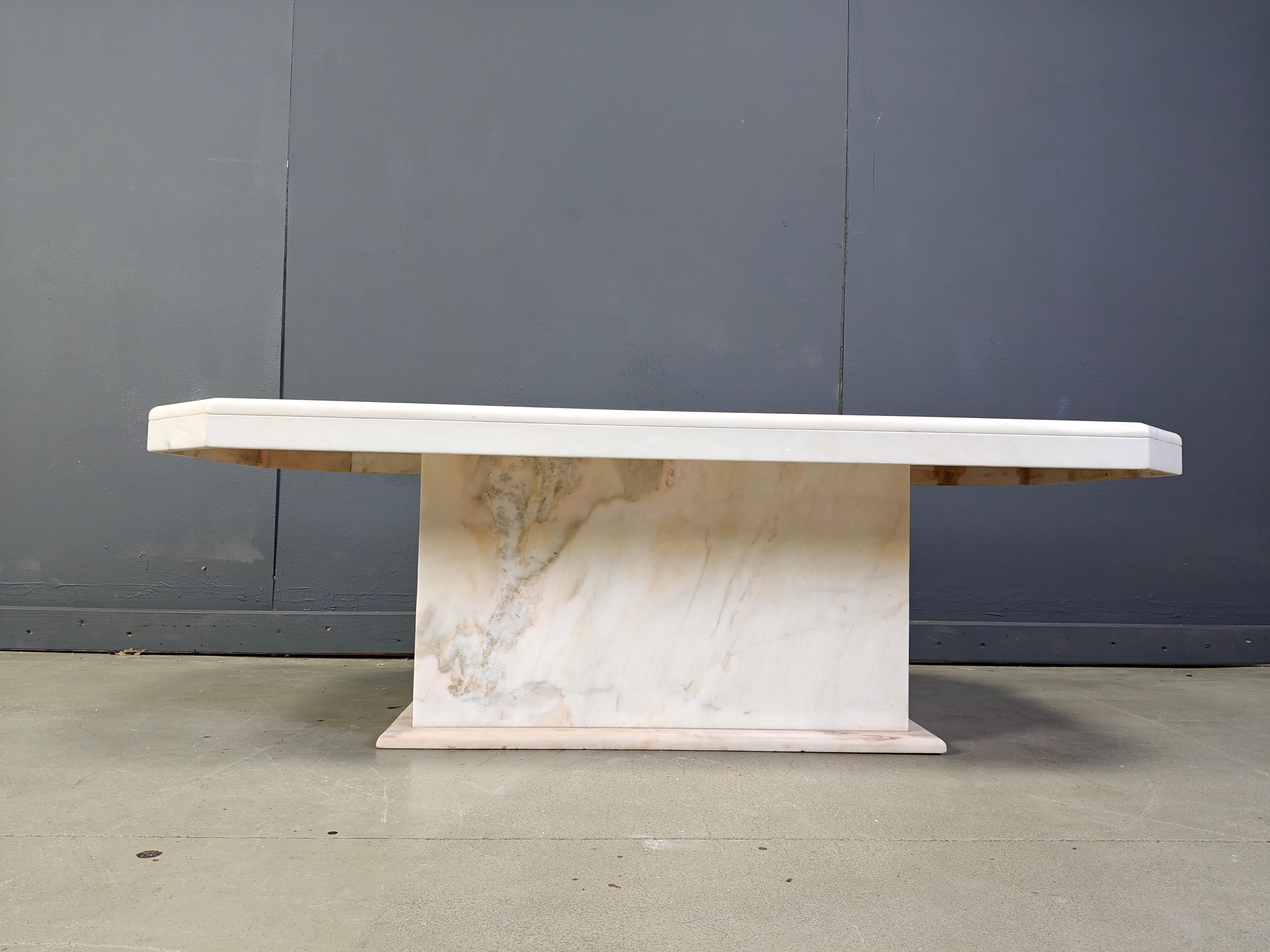 Vintage white marble coffee table, 1970s For Sale 1