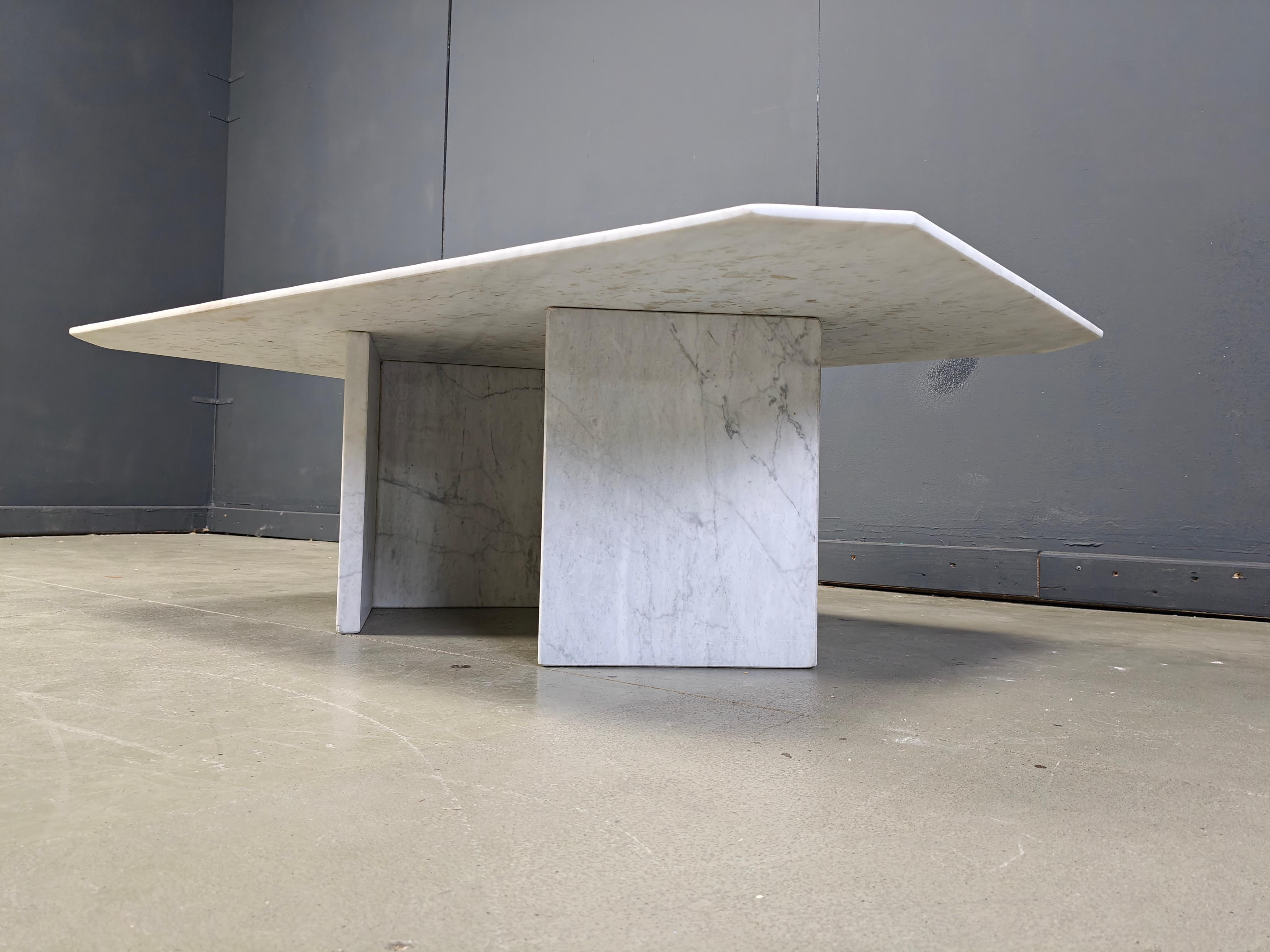 Vintage white marble coffee table, 1970s For Sale 2