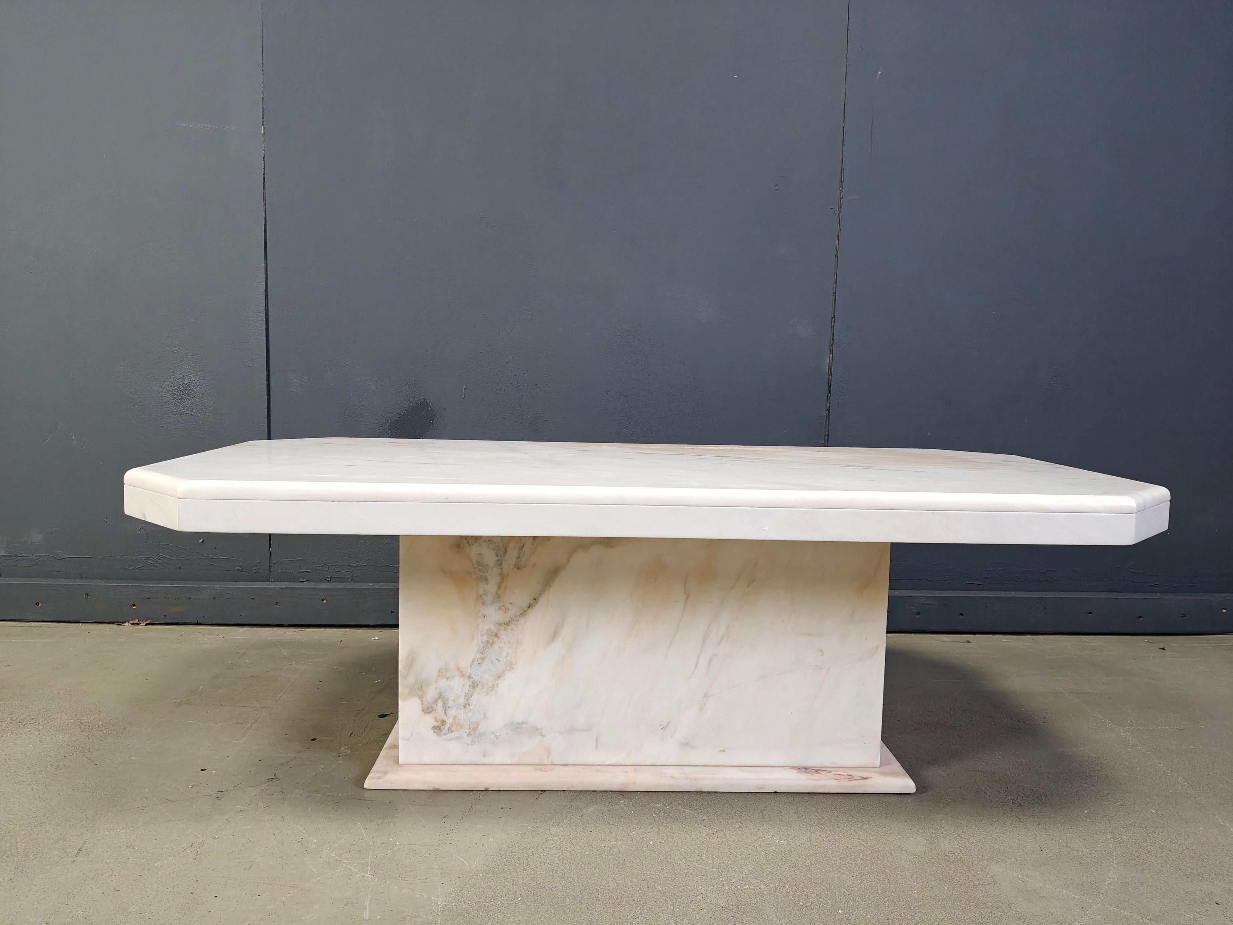 Vintage white marble coffee table, 1970s For Sale 2