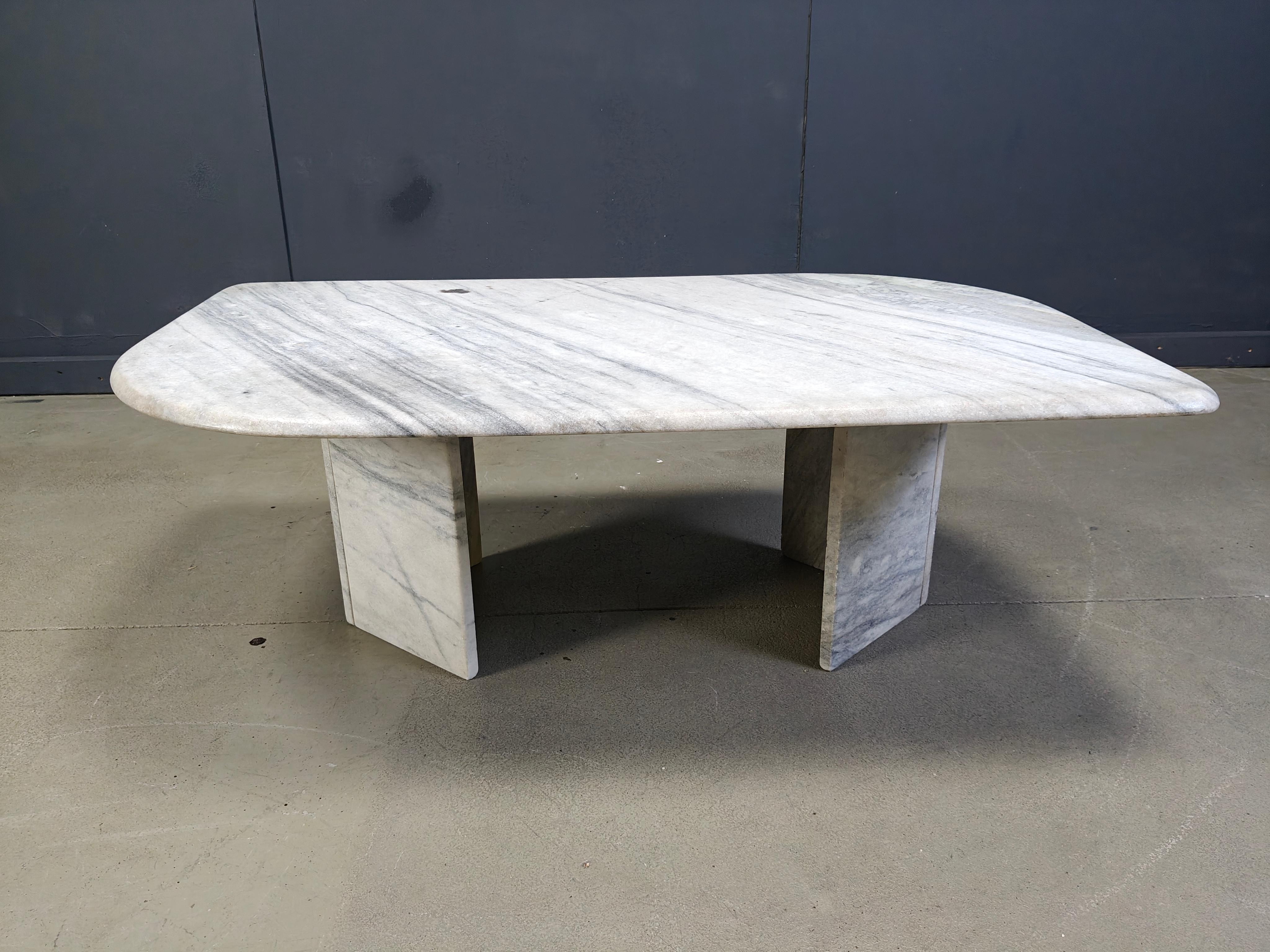 Mesa de centro vintage de mármol blanco, años 70 en venta 2