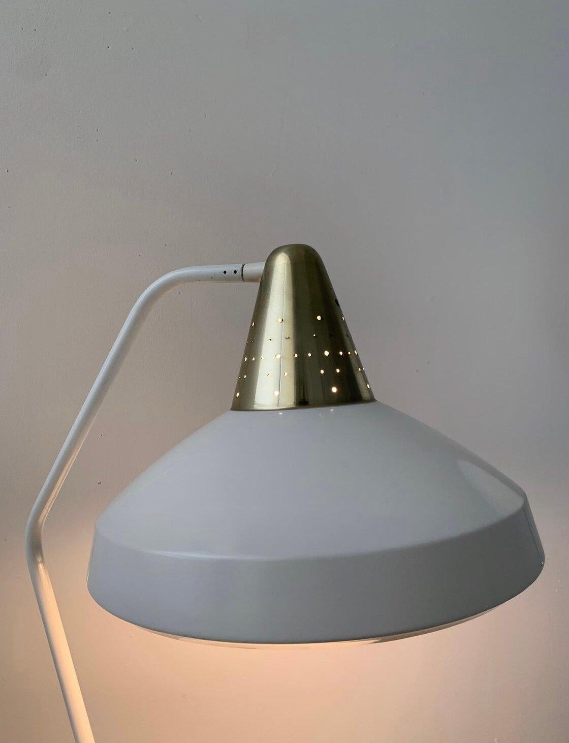 Américain Lampe de bureau vintage en métal blanc de Swivelier, attribuée à Bill Scarlett, années 1960 en vente